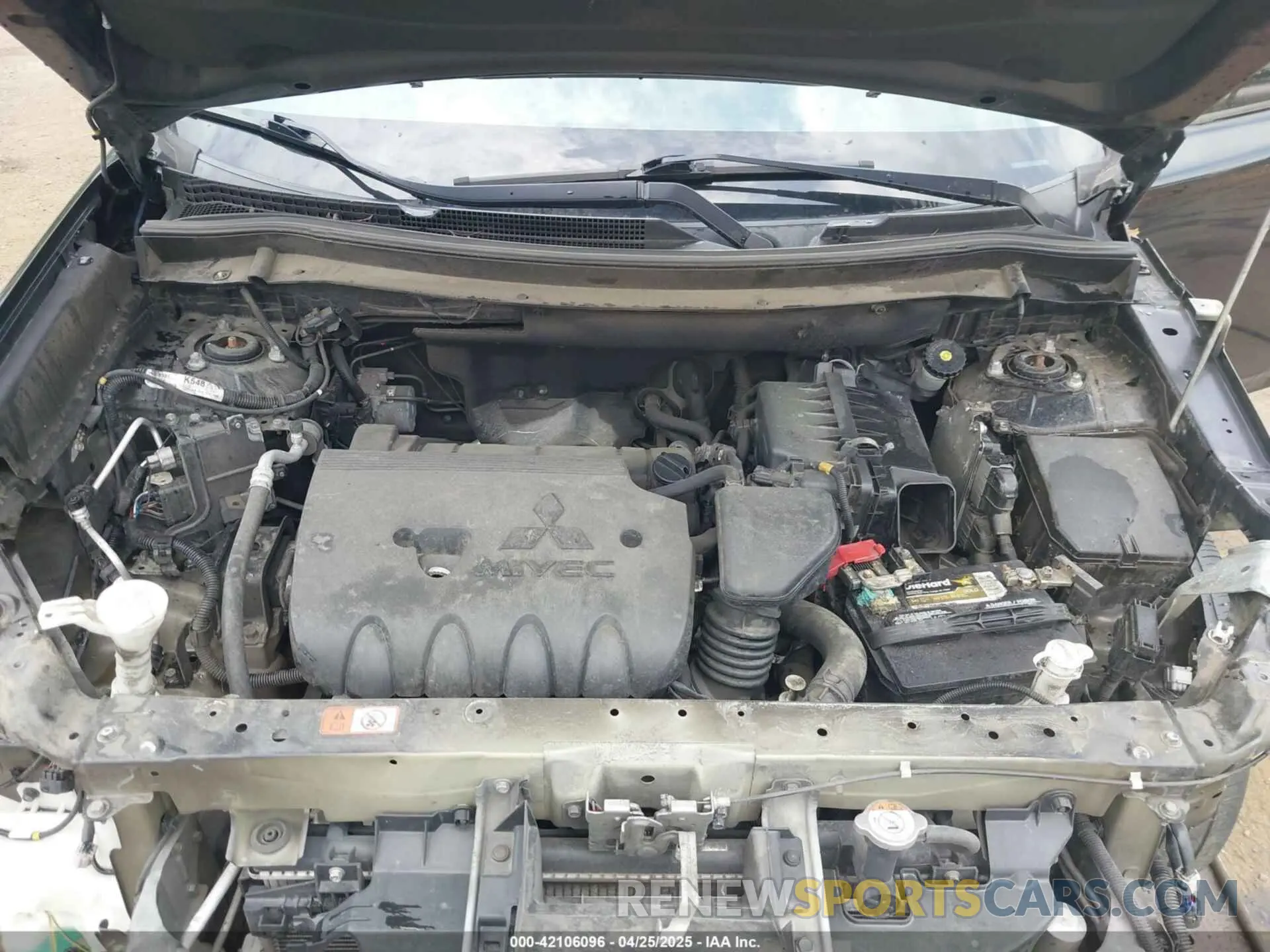 10 Photograph of a damaged car JA4AD3A32KZ014039 MITSUBISHI OUTLANDER 2019