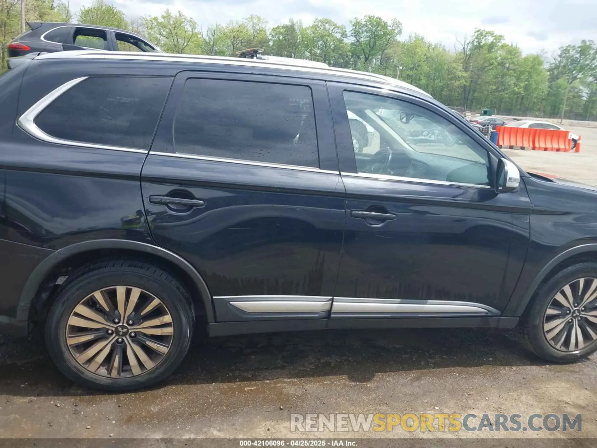 14 Photograph of a damaged car JA4AD3A32KZ014039 MITSUBISHI OUTLANDER 2019