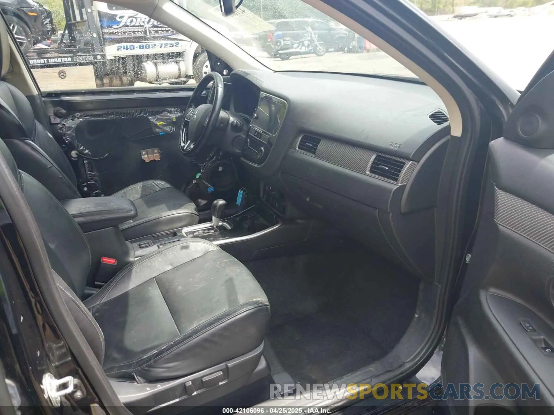 5 Photograph of a damaged car JA4AD3A32KZ014039 MITSUBISHI OUTLANDER 2019