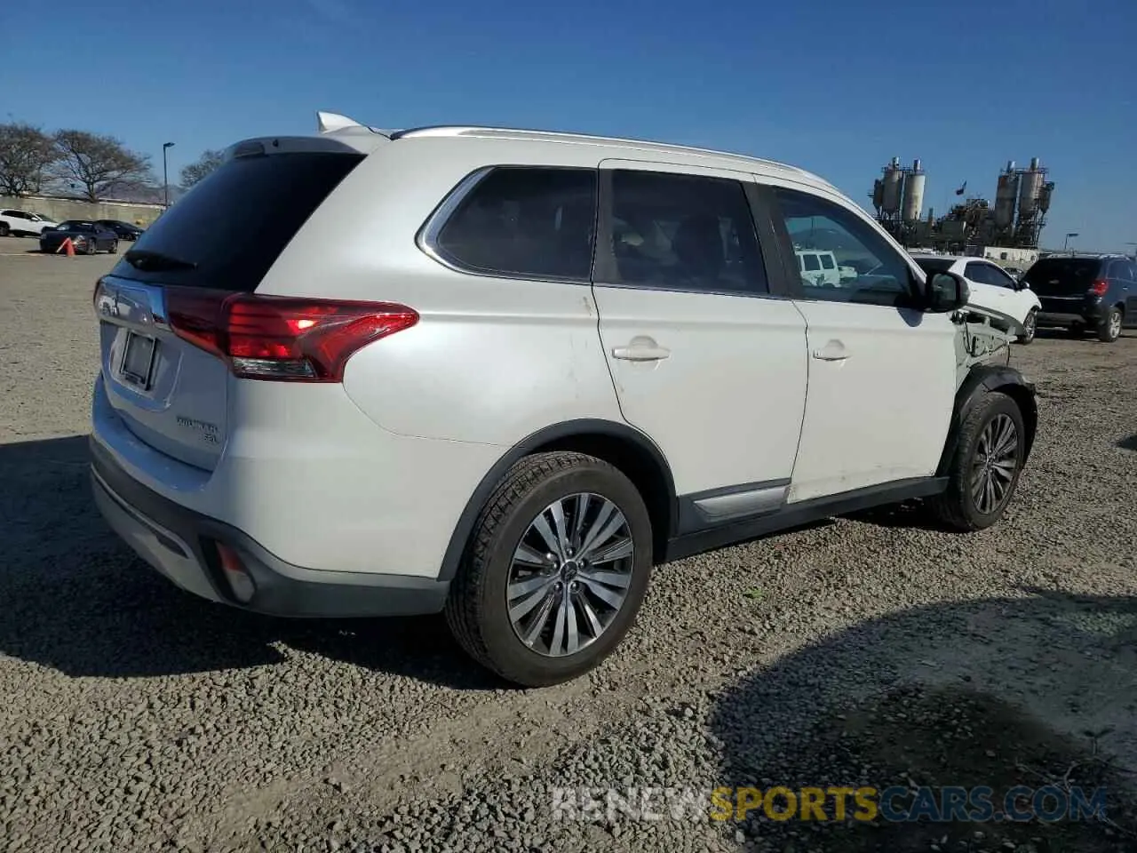 3 Photograph of a damaged car JA4AD3A32KZ015191 MITSUBISHI OUTLANDER 2019