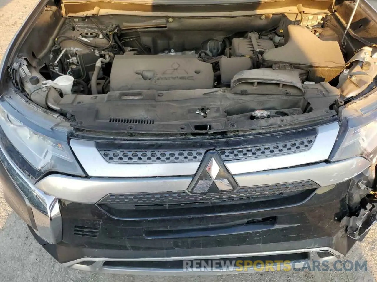 14 Photograph of a damaged car JA4AD3A32KZ028216 MITSUBISHI OUTLANDER 2019