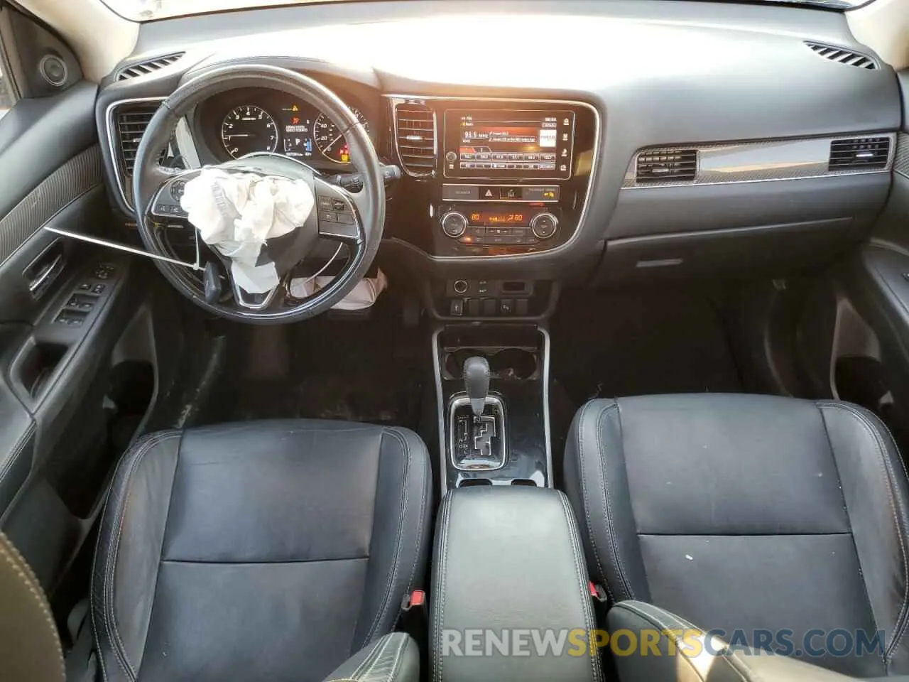 8 Photograph of a damaged car JA4AD3A32KZ028216 MITSUBISHI OUTLANDER 2019