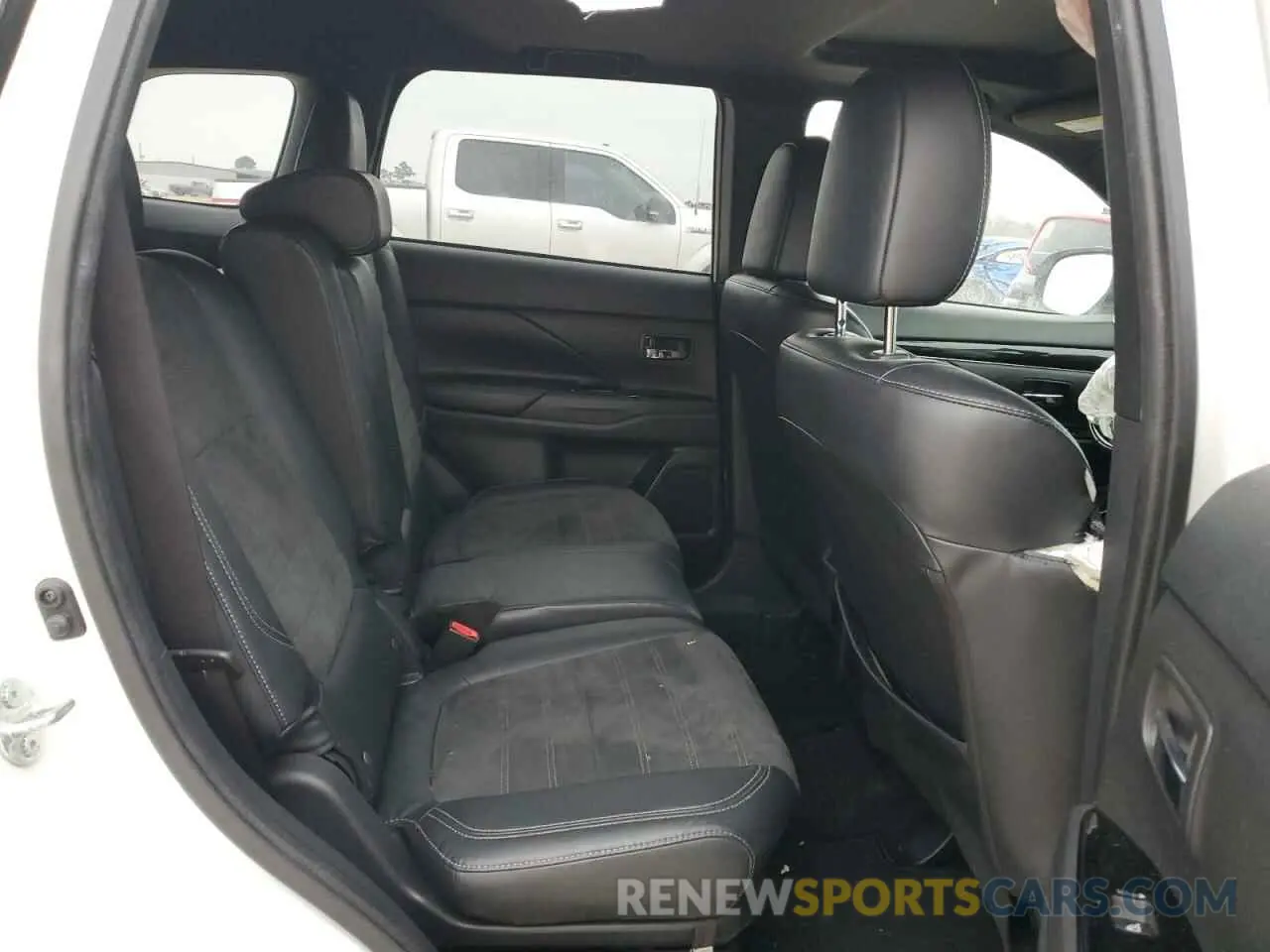 11 Photograph of a damaged car JA4AD3A32KZ030595 MITSUBISHI OUTLANDER 2019