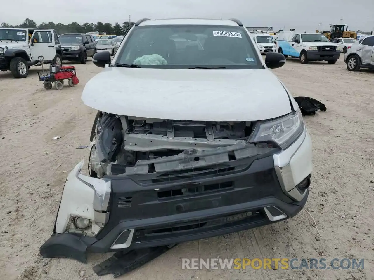 5 Photograph of a damaged car JA4AD3A32KZ030595 MITSUBISHI OUTLANDER 2019