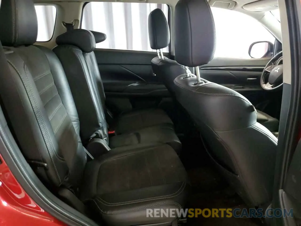11 Photograph of a damaged car JA4AD3A32KZ043198 MITSUBISHI OUTLANDER 2019