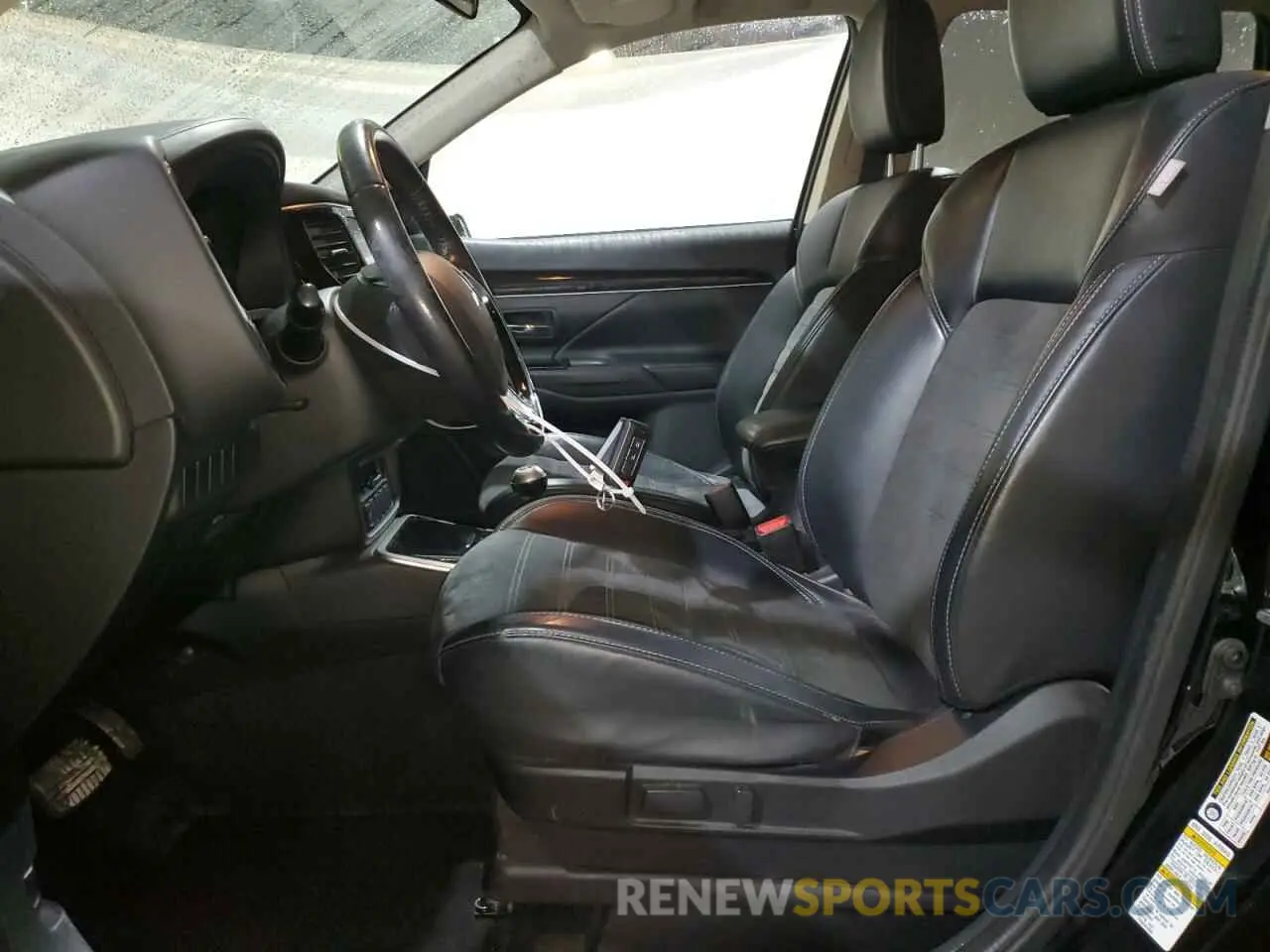 7 Photograph of a damaged car JA4AD3A32KZ052287 MITSUBISHI OUTLANDER 2019