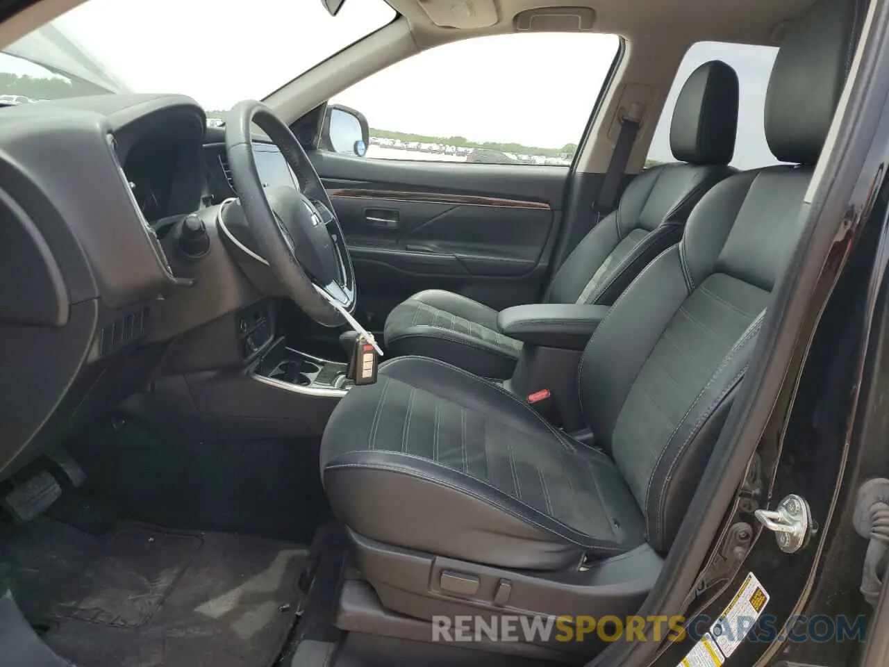 7 Photograph of a damaged car JA4AD3A32KZ054976 MITSUBISHI OUTLANDER 2019