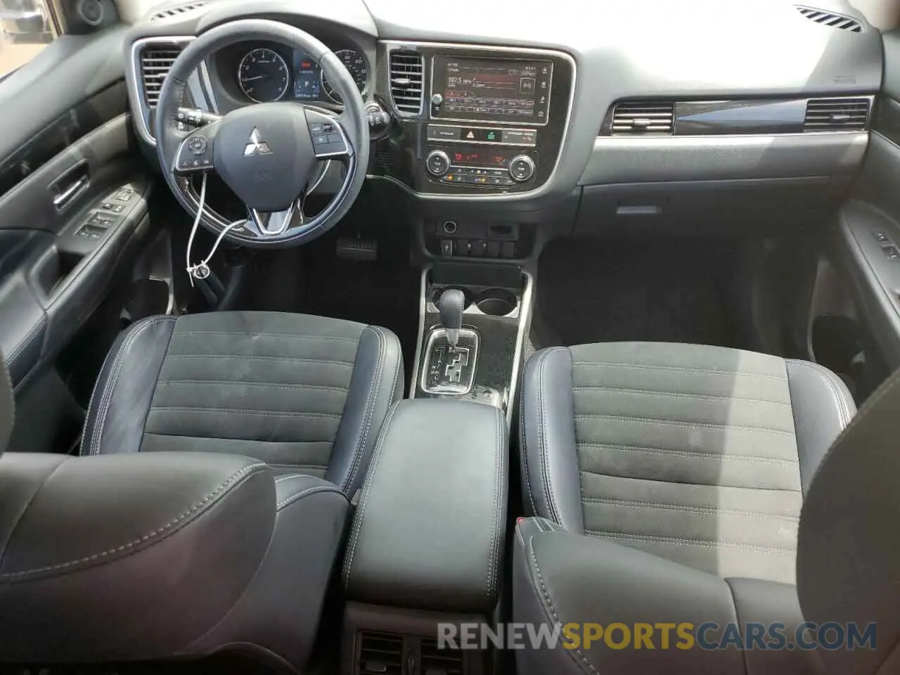 8 Photograph of a damaged car JA4AD3A32KZ054976 MITSUBISHI OUTLANDER 2019
