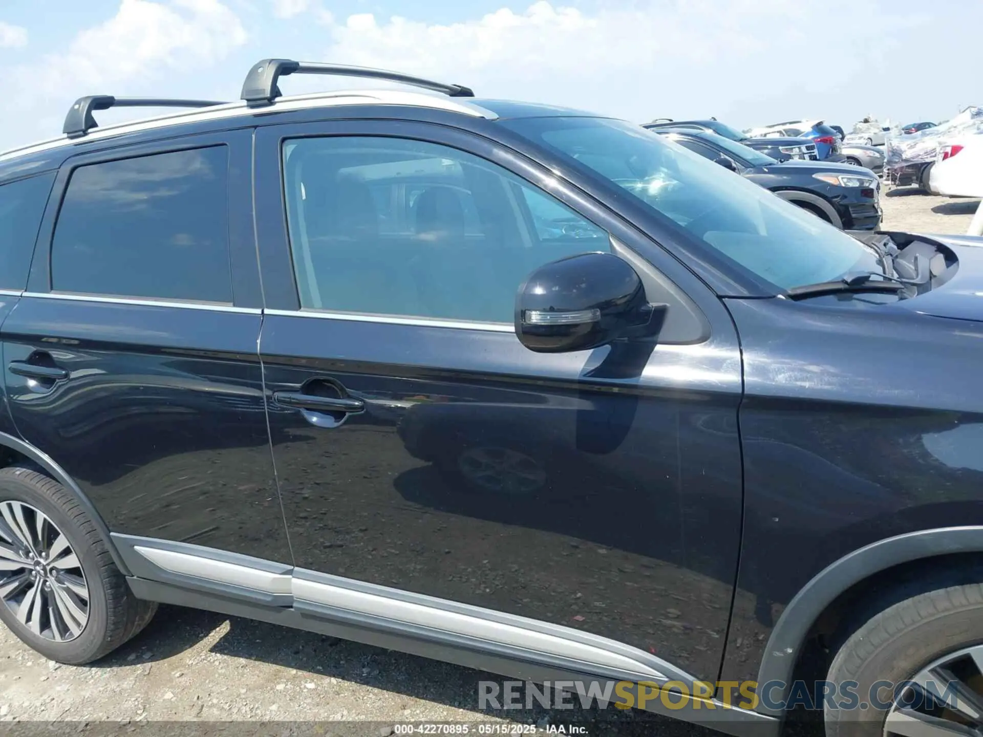 13 Photograph of a damaged car JA4AD3A33KZ005401 MITSUBISHI OUTLANDER 2019