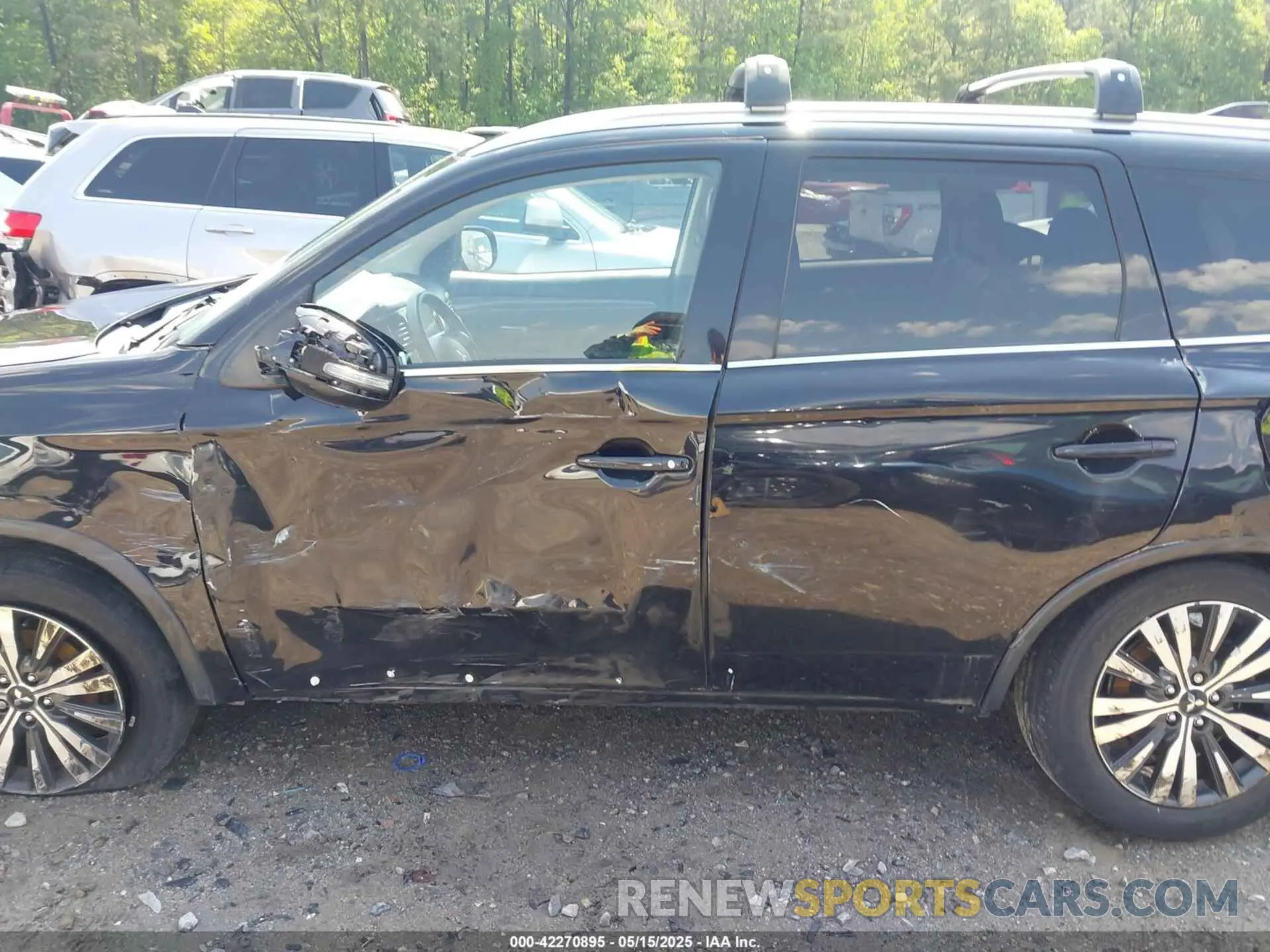 14 Photograph of a damaged car JA4AD3A33KZ005401 MITSUBISHI OUTLANDER 2019