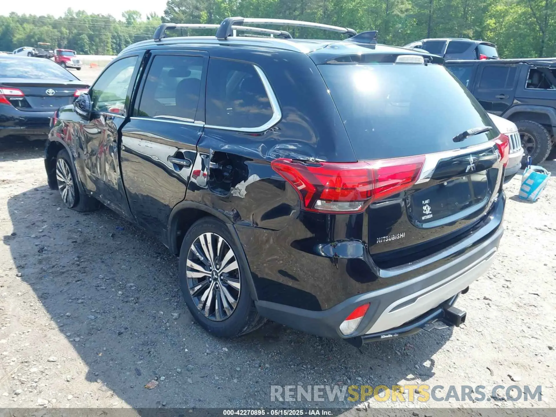 3 Photograph of a damaged car JA4AD3A33KZ005401 MITSUBISHI OUTLANDER 2019
