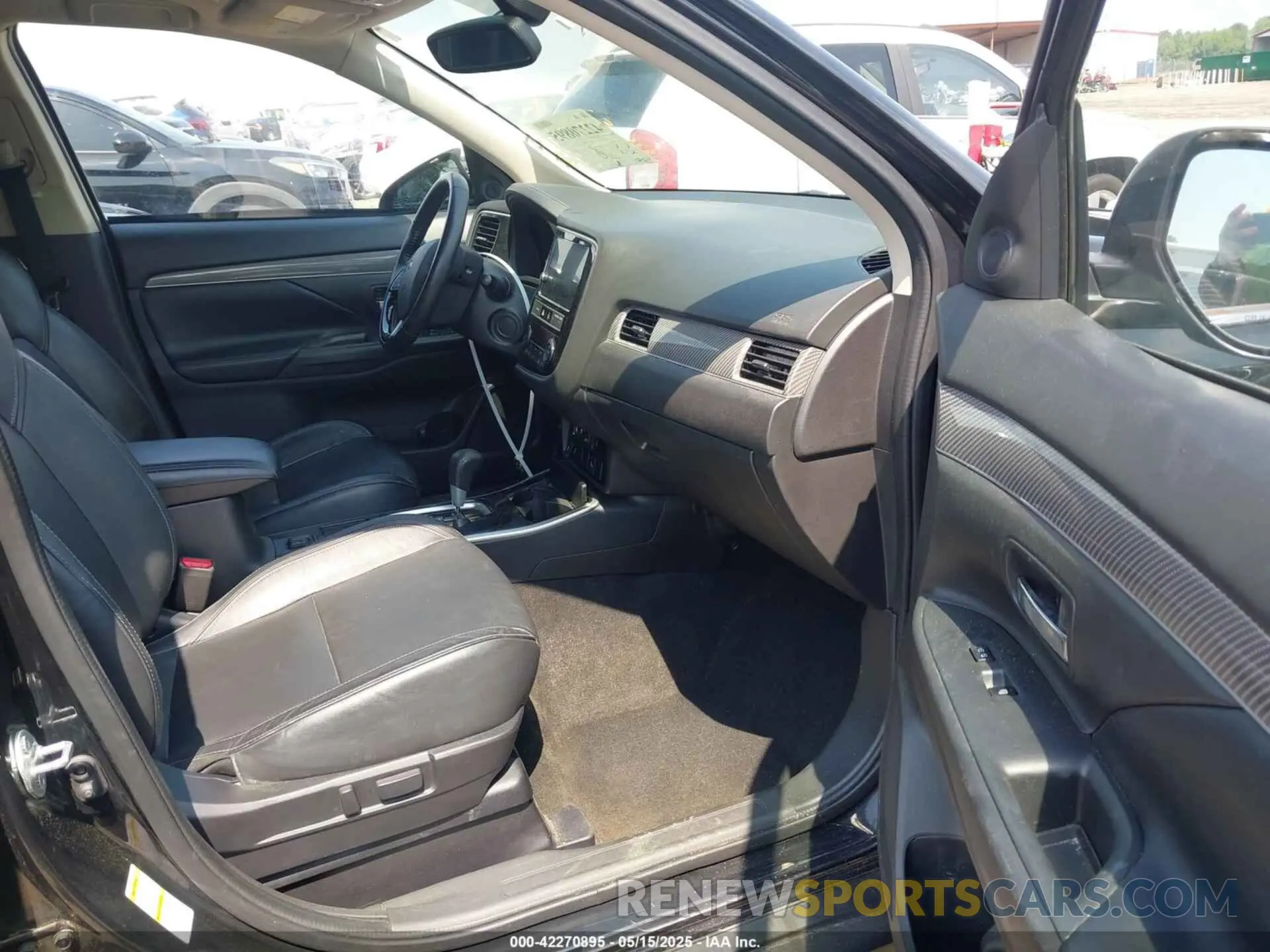5 Photograph of a damaged car JA4AD3A33KZ005401 MITSUBISHI OUTLANDER 2019