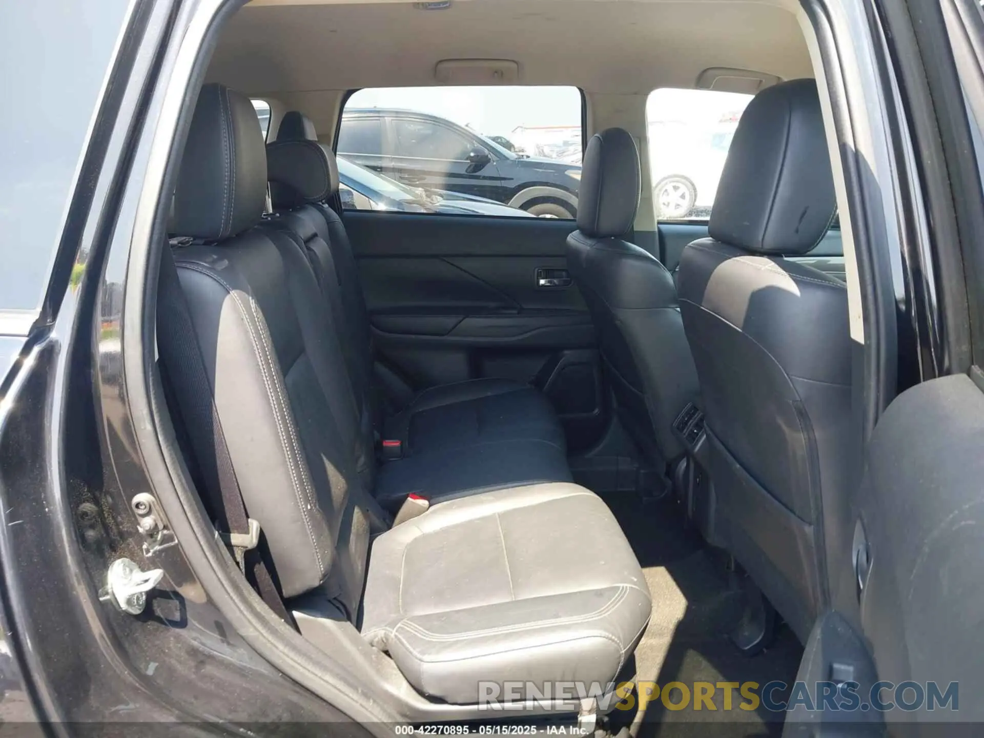 8 Photograph of a damaged car JA4AD3A33KZ005401 MITSUBISHI OUTLANDER 2019