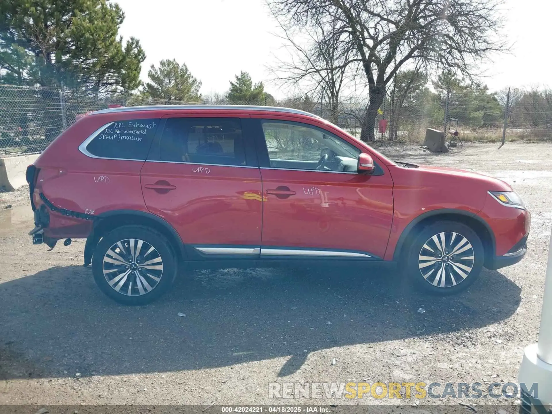 14 Photograph of a damaged car JA4AD3A33KZ007729 MITSUBISHI OUTLANDER 2019