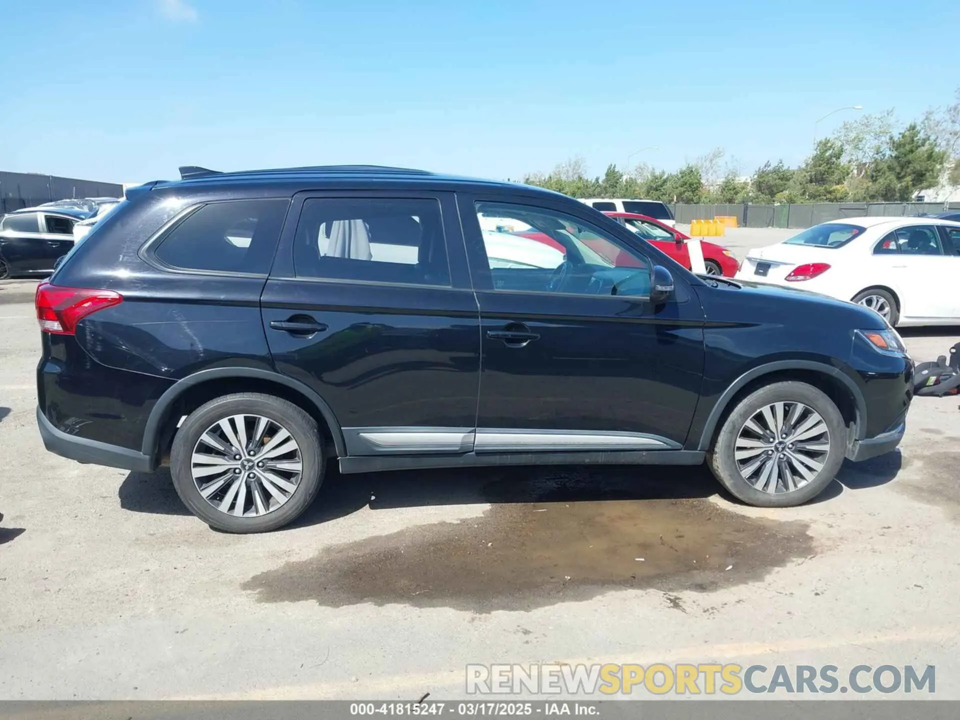 14 Photograph of a damaged car JA4AD3A33KZ014387 MITSUBISHI OUTLANDER 2019