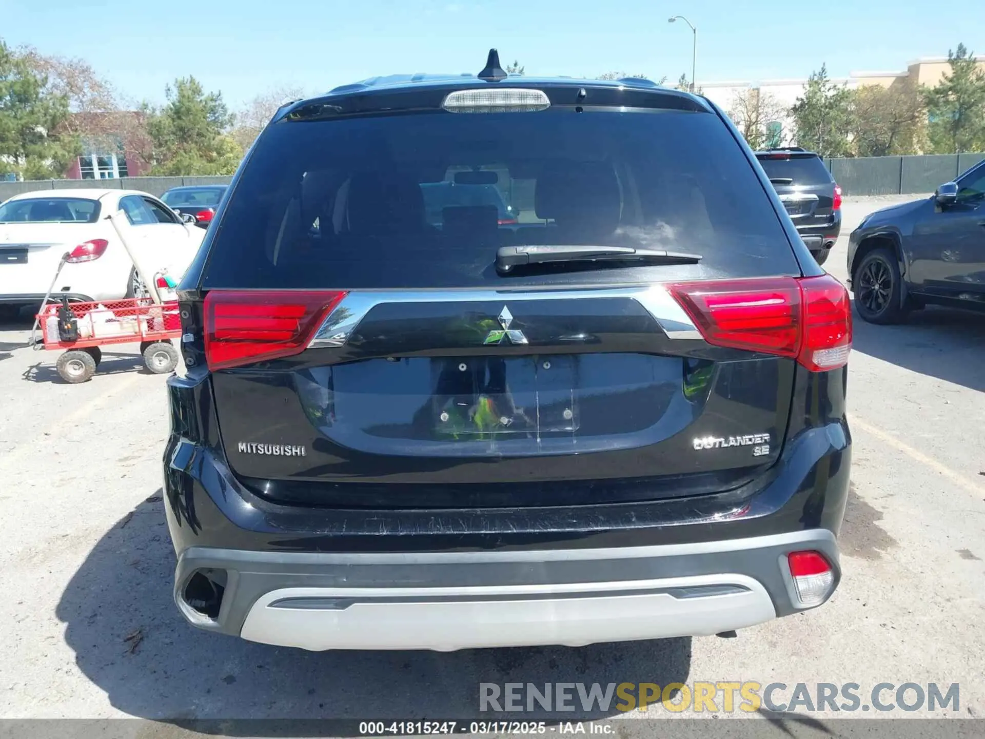 17 Photograph of a damaged car JA4AD3A33KZ014387 MITSUBISHI OUTLANDER 2019