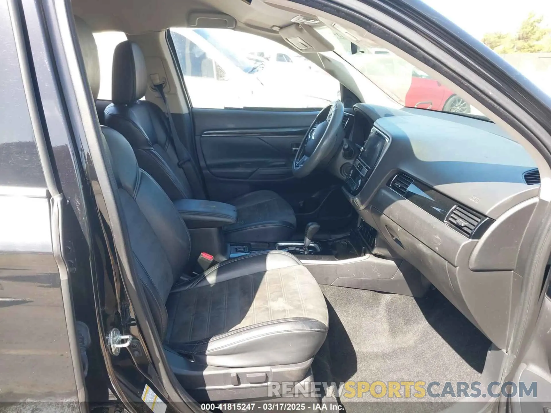 5 Photograph of a damaged car JA4AD3A33KZ014387 MITSUBISHI OUTLANDER 2019