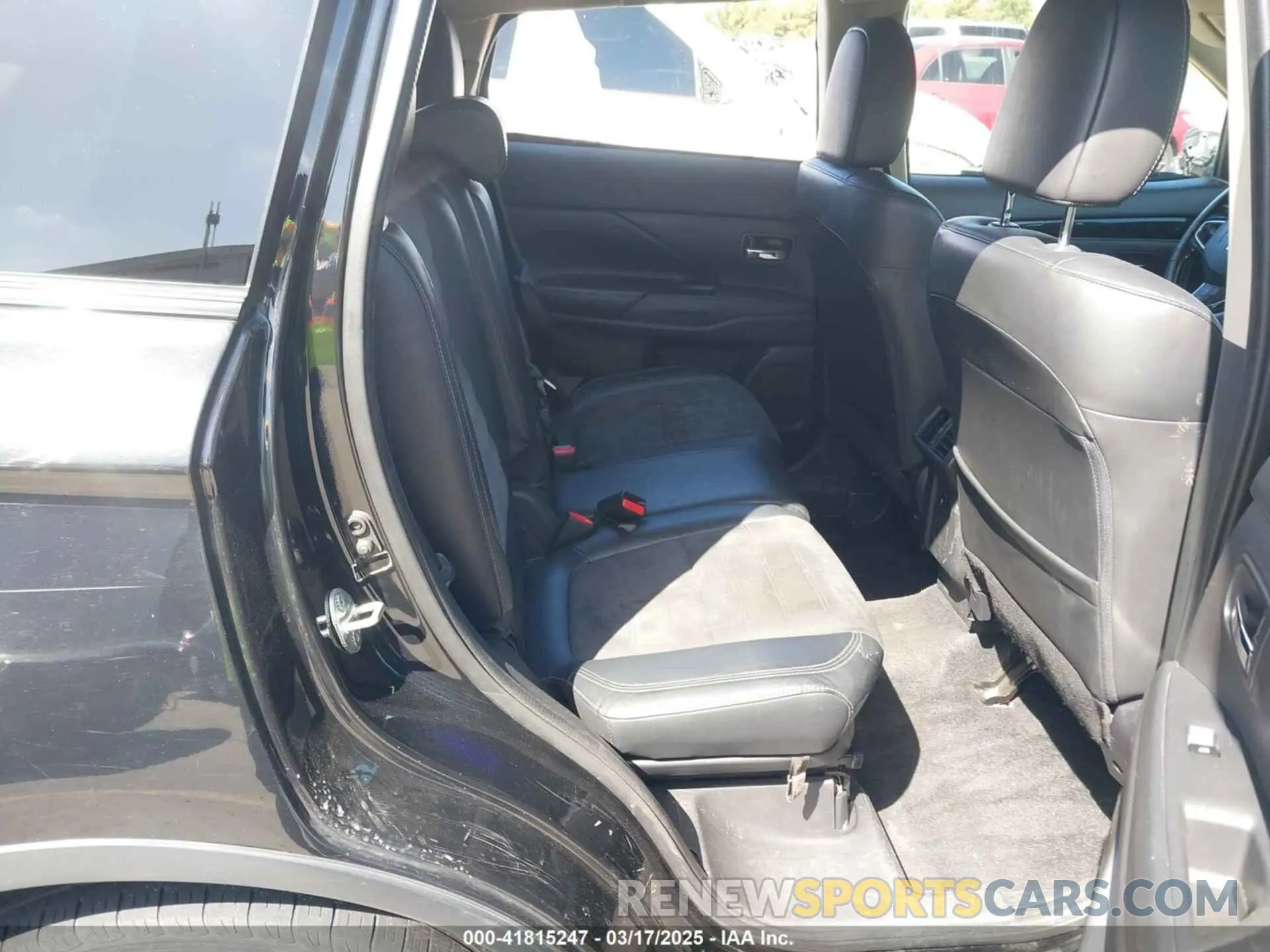 8 Photograph of a damaged car JA4AD3A33KZ014387 MITSUBISHI OUTLANDER 2019