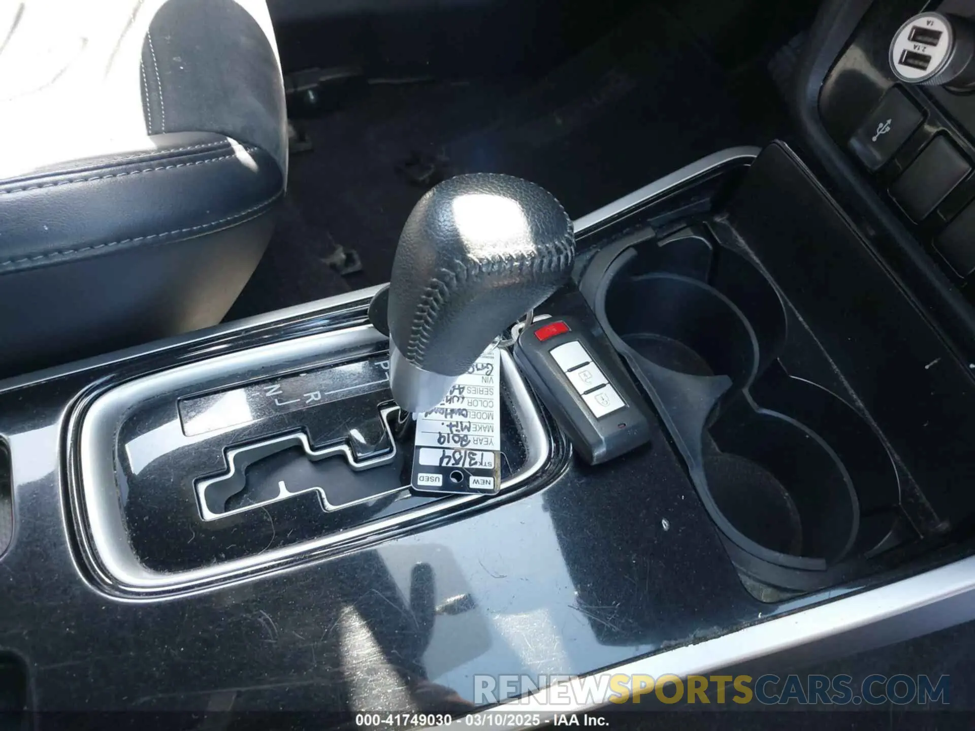 11 Photograph of a damaged car JA4AD3A33KZ030220 MITSUBISHI OUTLANDER 2019