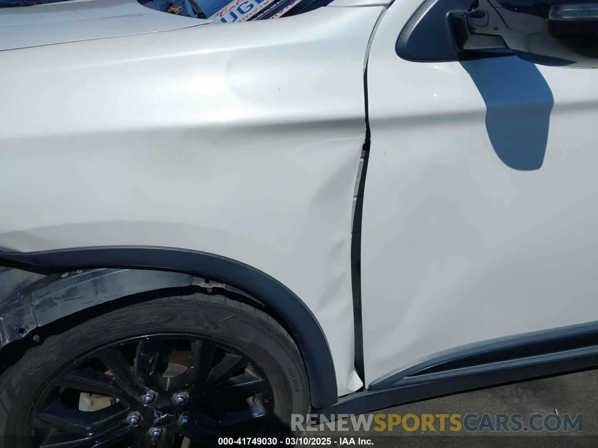 18 Photograph of a damaged car JA4AD3A33KZ030220 MITSUBISHI OUTLANDER 2019