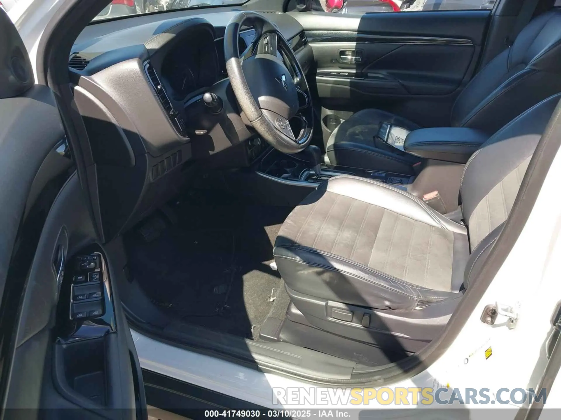5 Photograph of a damaged car JA4AD3A33KZ030220 MITSUBISHI OUTLANDER 2019