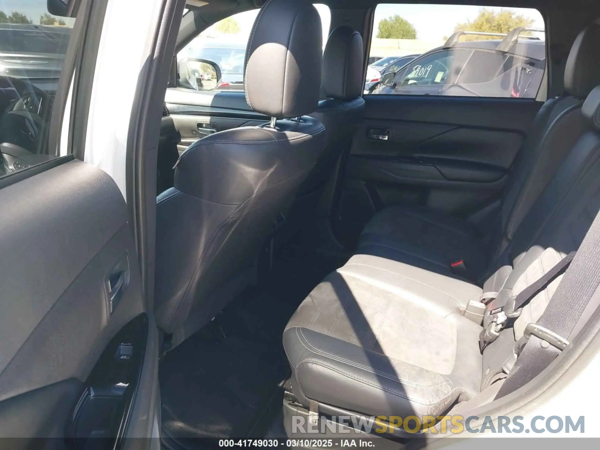 8 Photograph of a damaged car JA4AD3A33KZ030220 MITSUBISHI OUTLANDER 2019