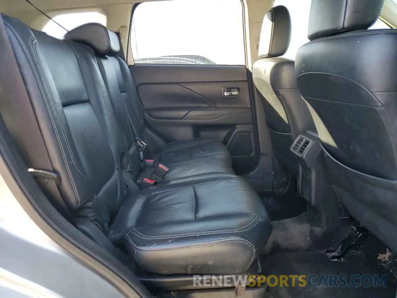 11 Photograph of a damaged car JA4AD3A34KJ000691 MITSUBISHI OUTLANDER 2019