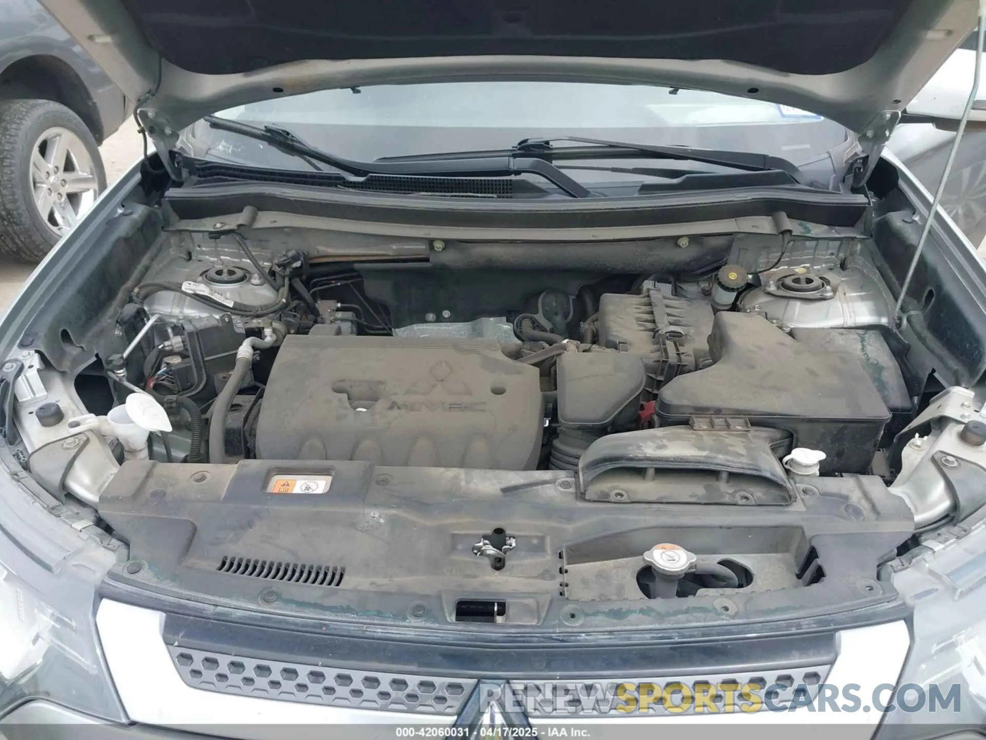 10 Photograph of a damaged car JA4AD3A34KZ015340 MITSUBISHI OUTLANDER 2019