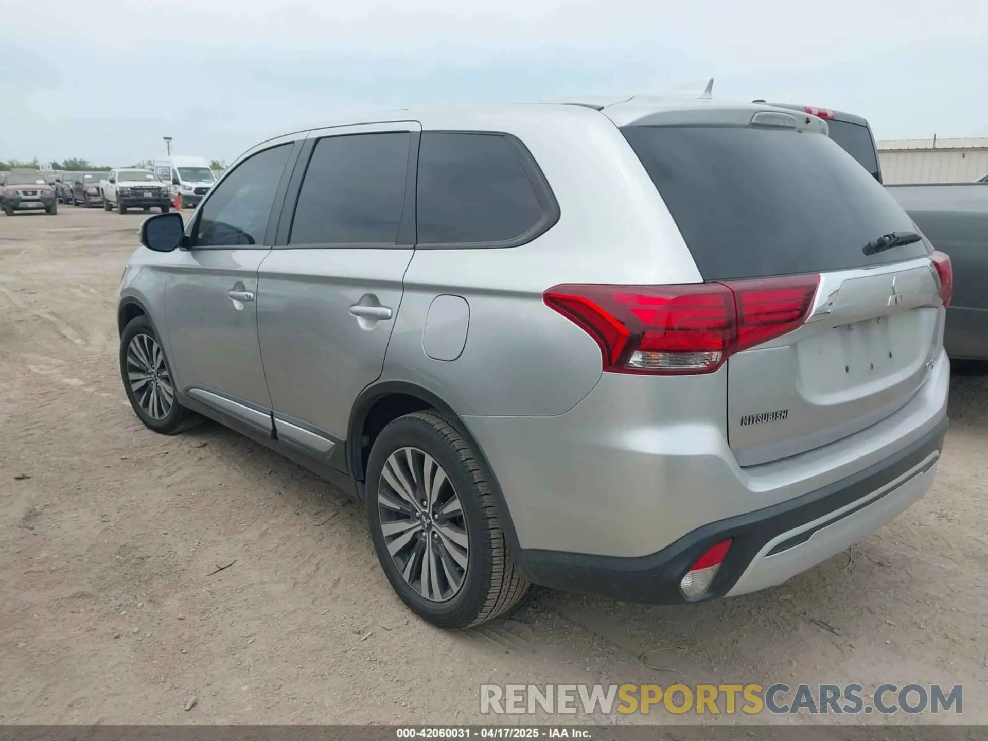 3 Photograph of a damaged car JA4AD3A34KZ015340 MITSUBISHI OUTLANDER 2019