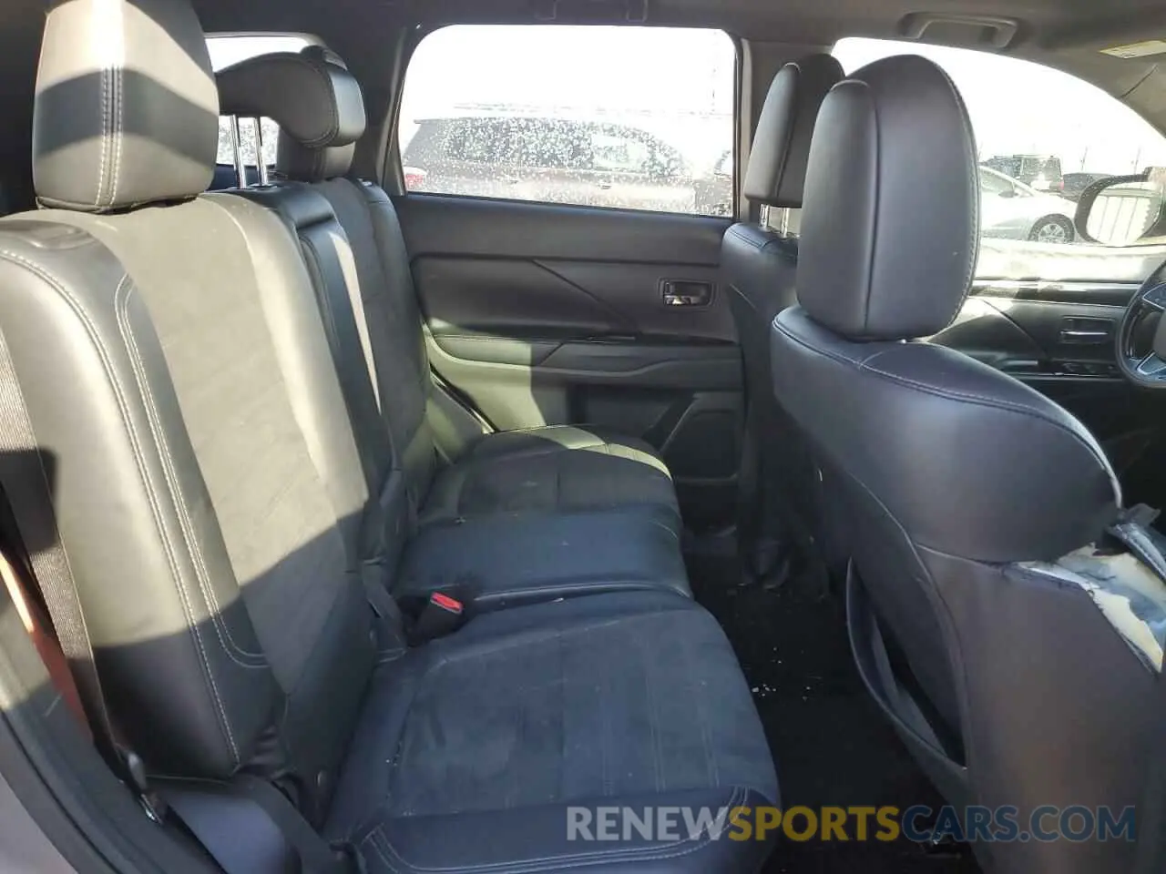 11 Photograph of a damaged car JA4AD3A34KZ031229 MITSUBISHI OUTLANDER 2019