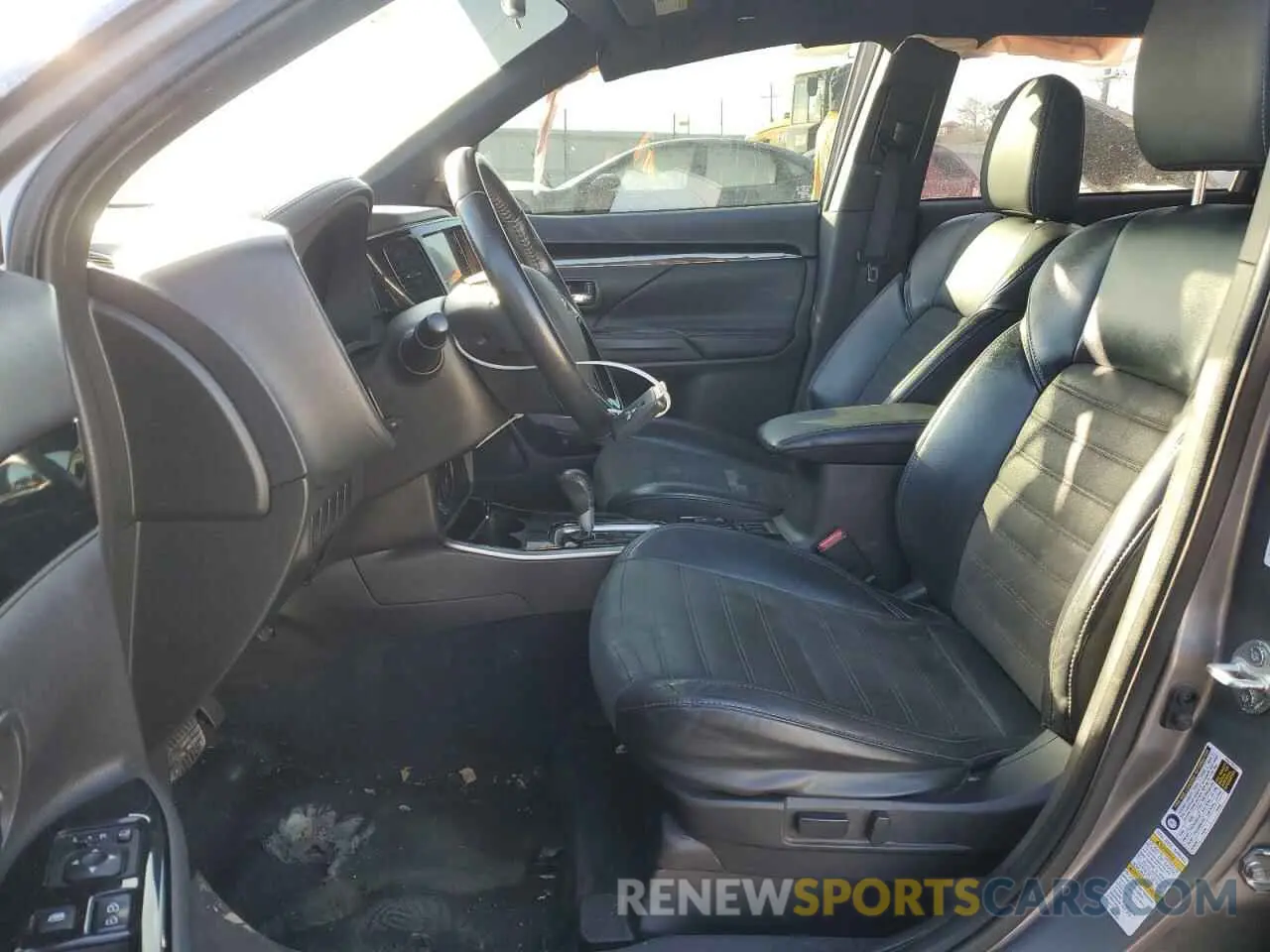 7 Photograph of a damaged car JA4AD3A34KZ031229 MITSUBISHI OUTLANDER 2019