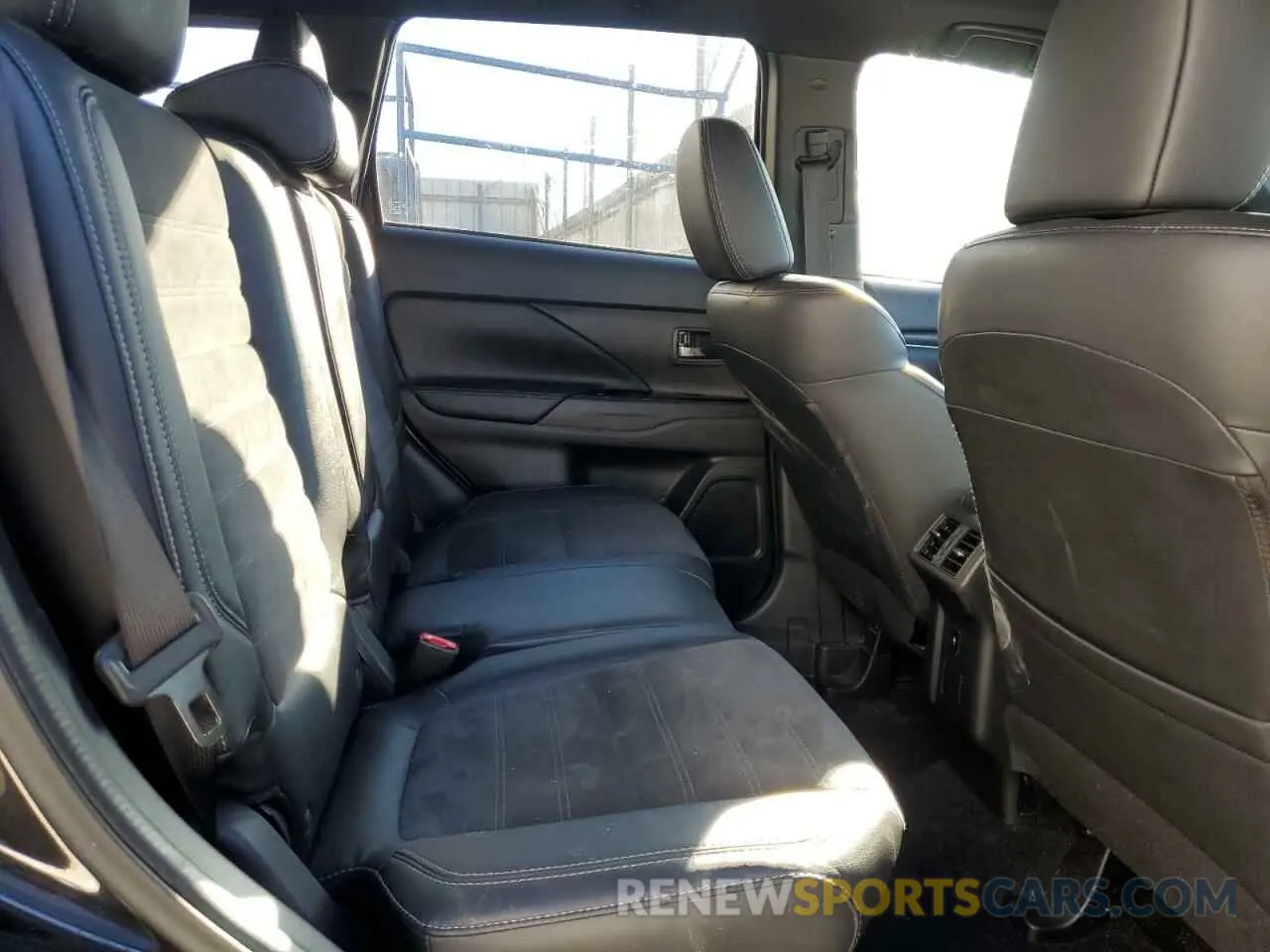11 Photograph of a damaged car JA4AD3A34KZ038777 MITSUBISHI OUTLANDER 2019