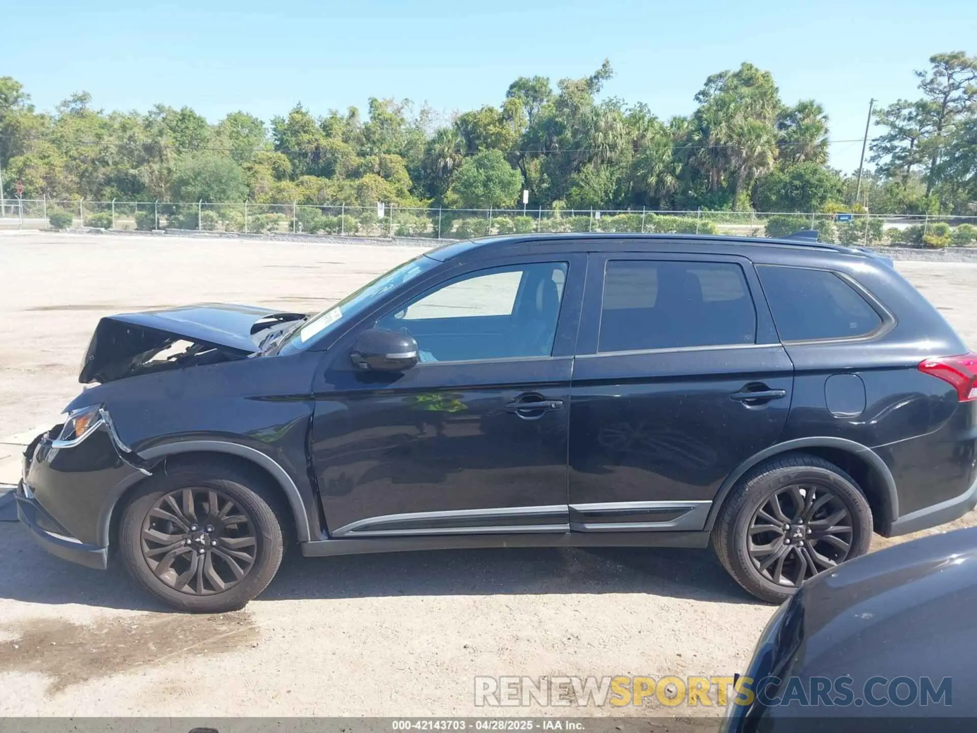 14 Photograph of a damaged car JA4AD3A35KZ025472 MITSUBISHI OUTLANDER 2019