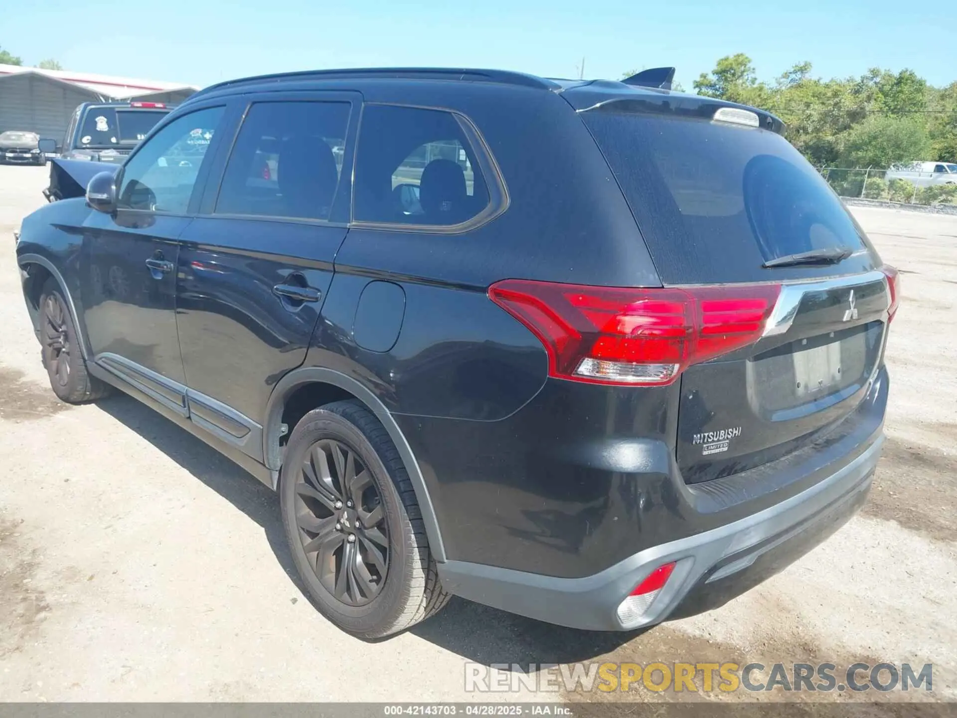 3 Photograph of a damaged car JA4AD3A35KZ025472 MITSUBISHI OUTLANDER 2019
