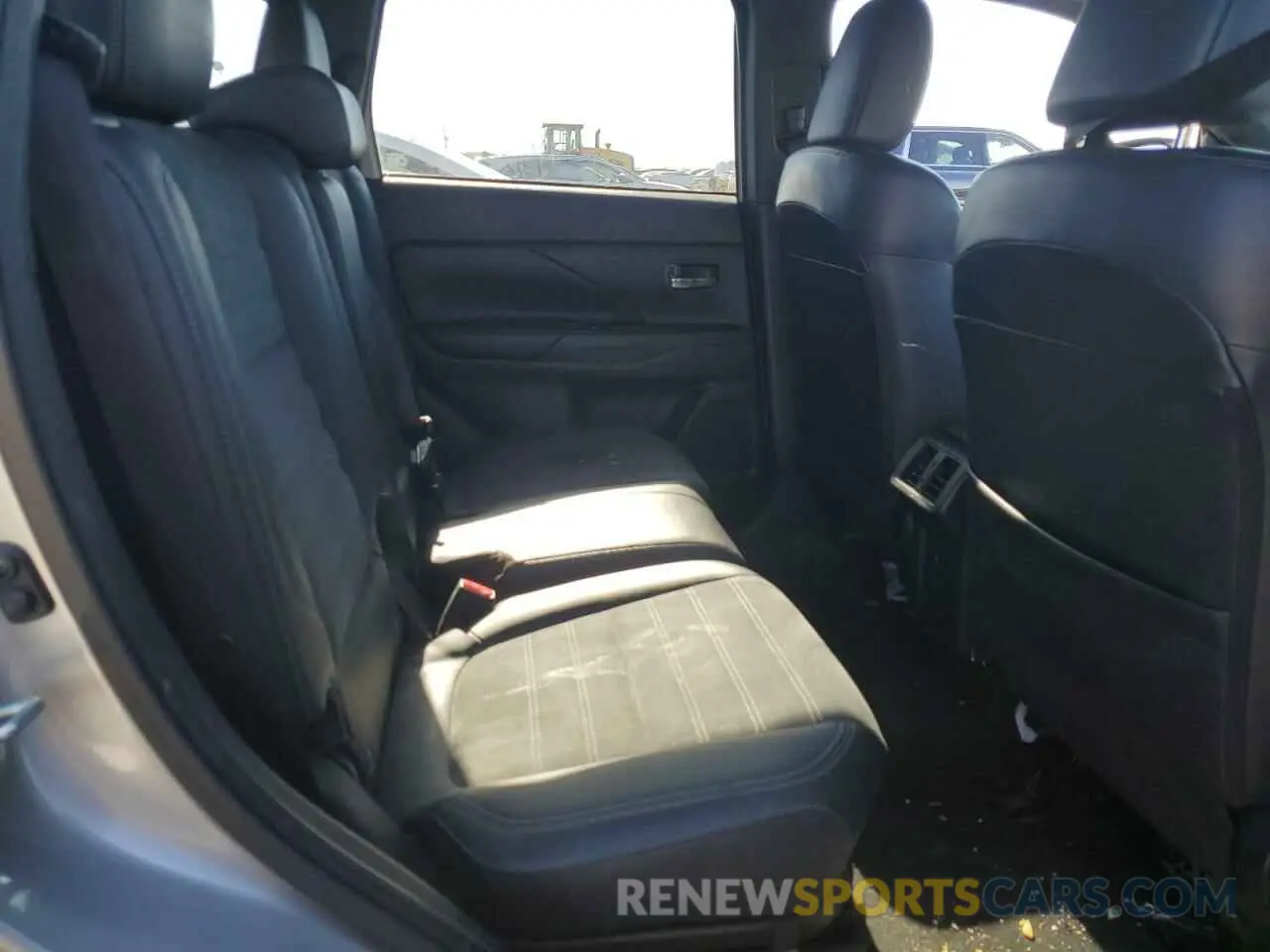 10 Photograph of a damaged car JA4AD3A35KZ025875 MITSUBISHI OUTLANDER 2019