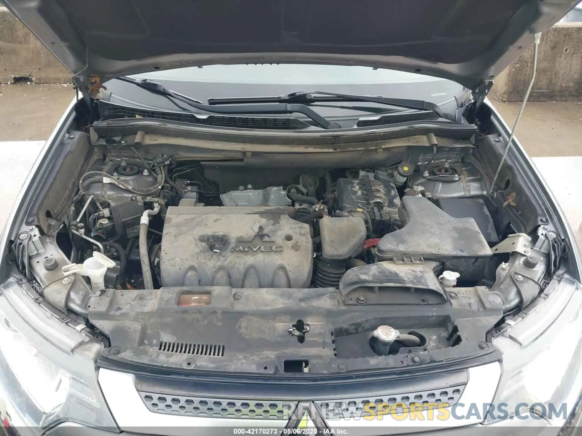 10 Photograph of a damaged car JA4AD3A35KZ026377 MITSUBISHI OUTLANDER 2019