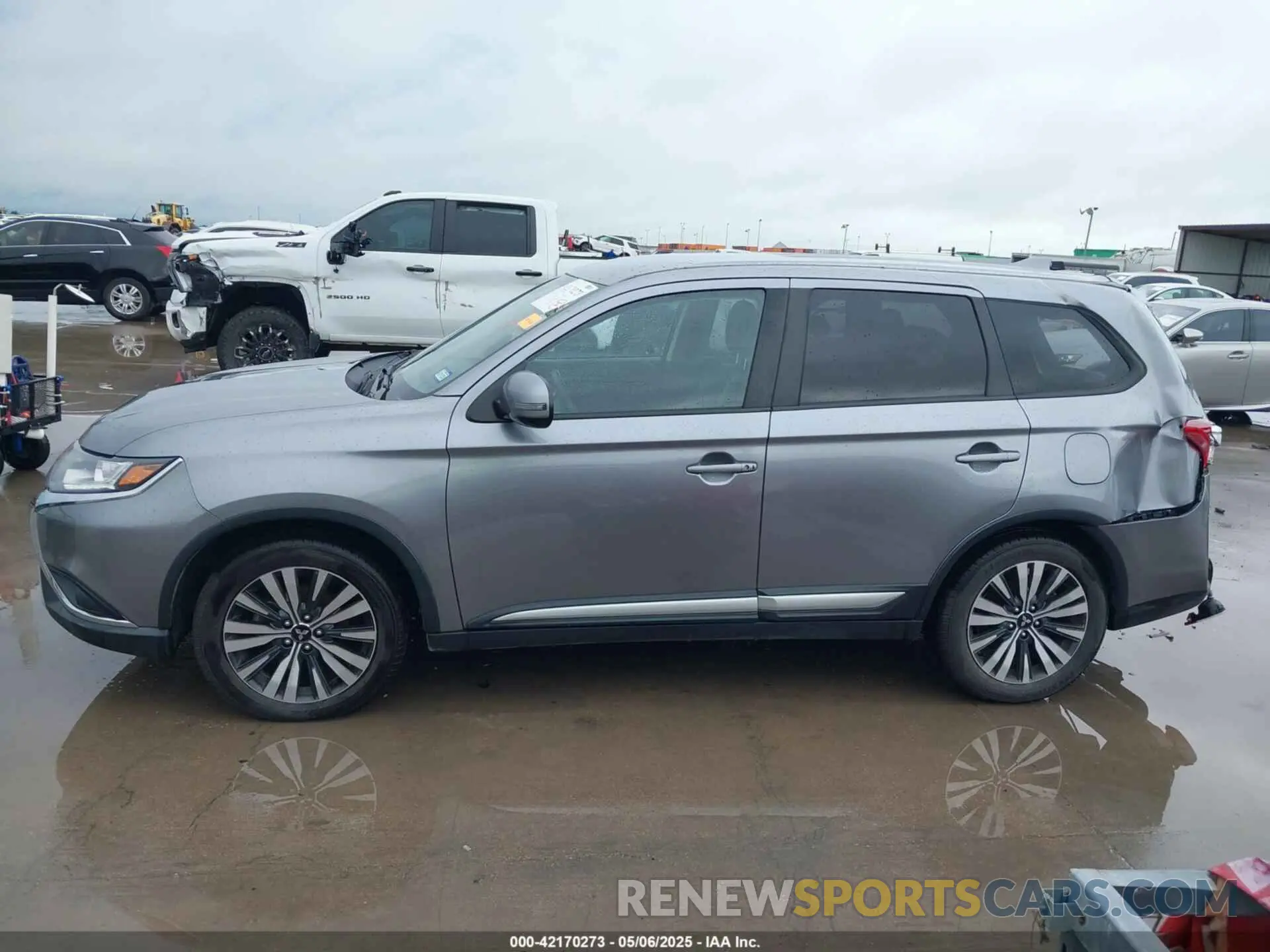 14 Photograph of a damaged car JA4AD3A35KZ026377 MITSUBISHI OUTLANDER 2019