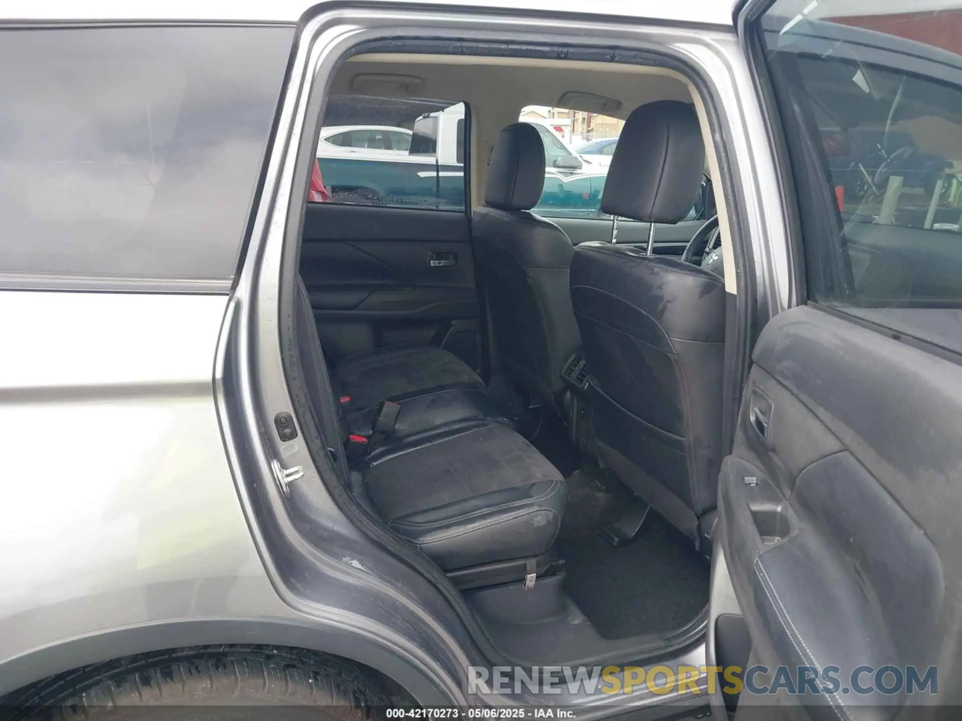 8 Photograph of a damaged car JA4AD3A35KZ026377 MITSUBISHI OUTLANDER 2019
