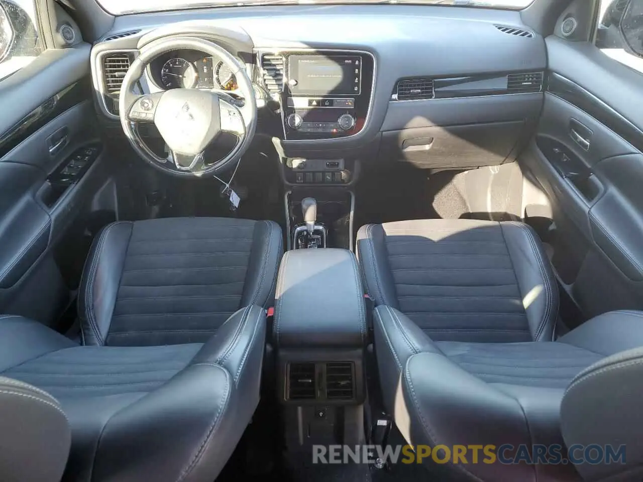 8 Photograph of a damaged car JA4AD3A35KZ030042 MITSUBISHI OUTLANDER 2019