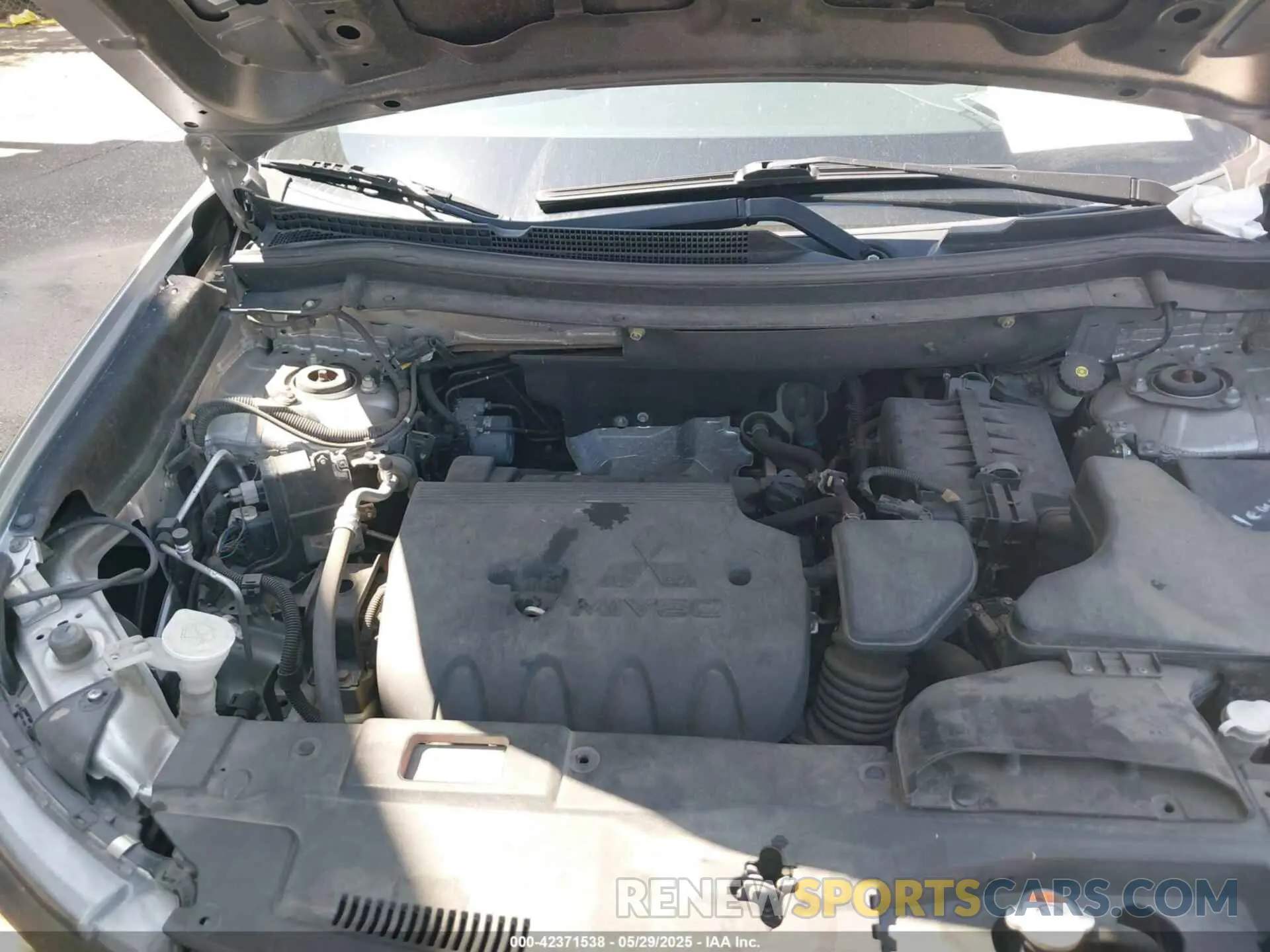 10 Photograph of a damaged car JA4AD3A35KZ033345 MITSUBISHI OUTLANDER 2019