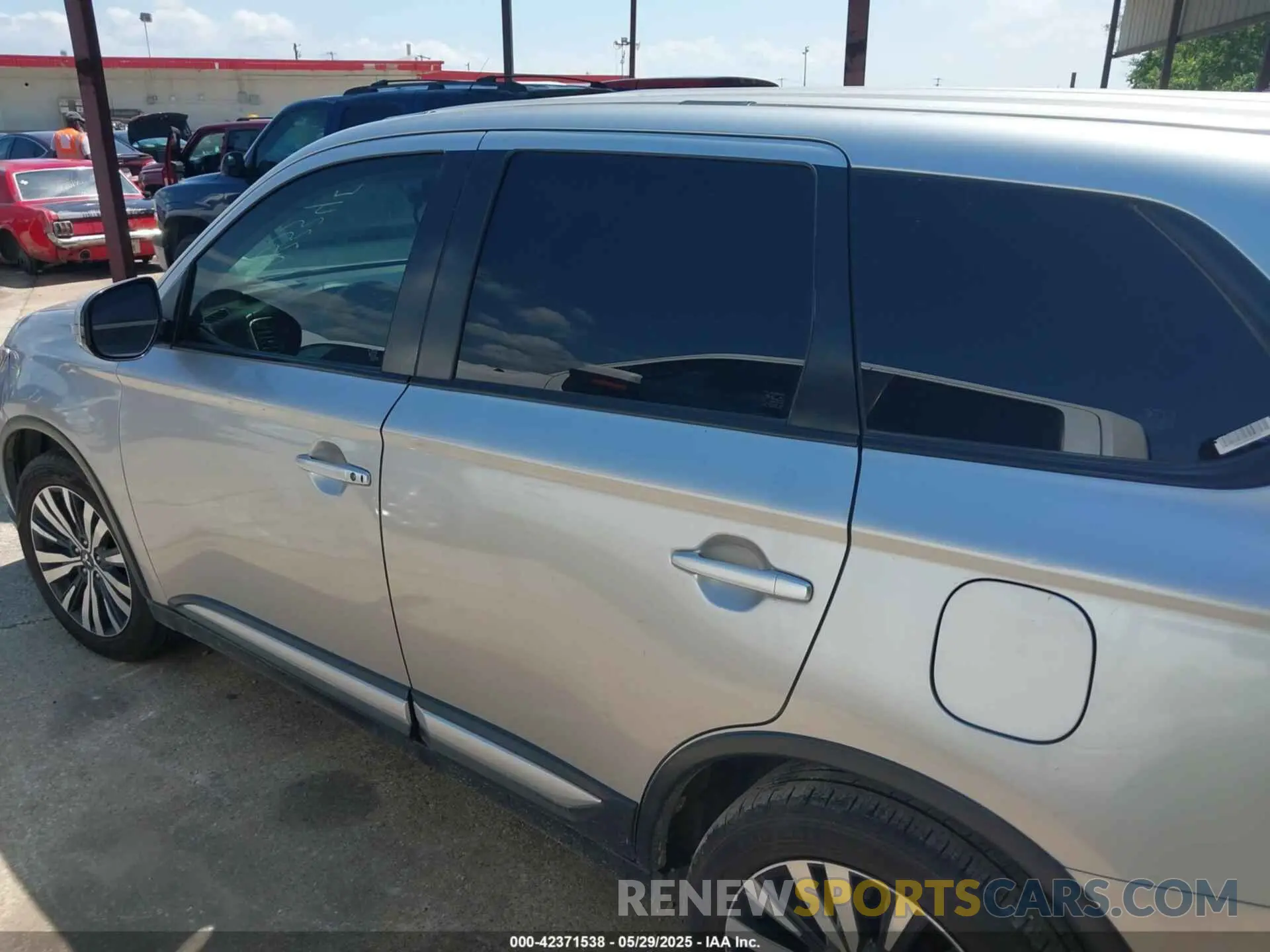 14 Photograph of a damaged car JA4AD3A35KZ033345 MITSUBISHI OUTLANDER 2019