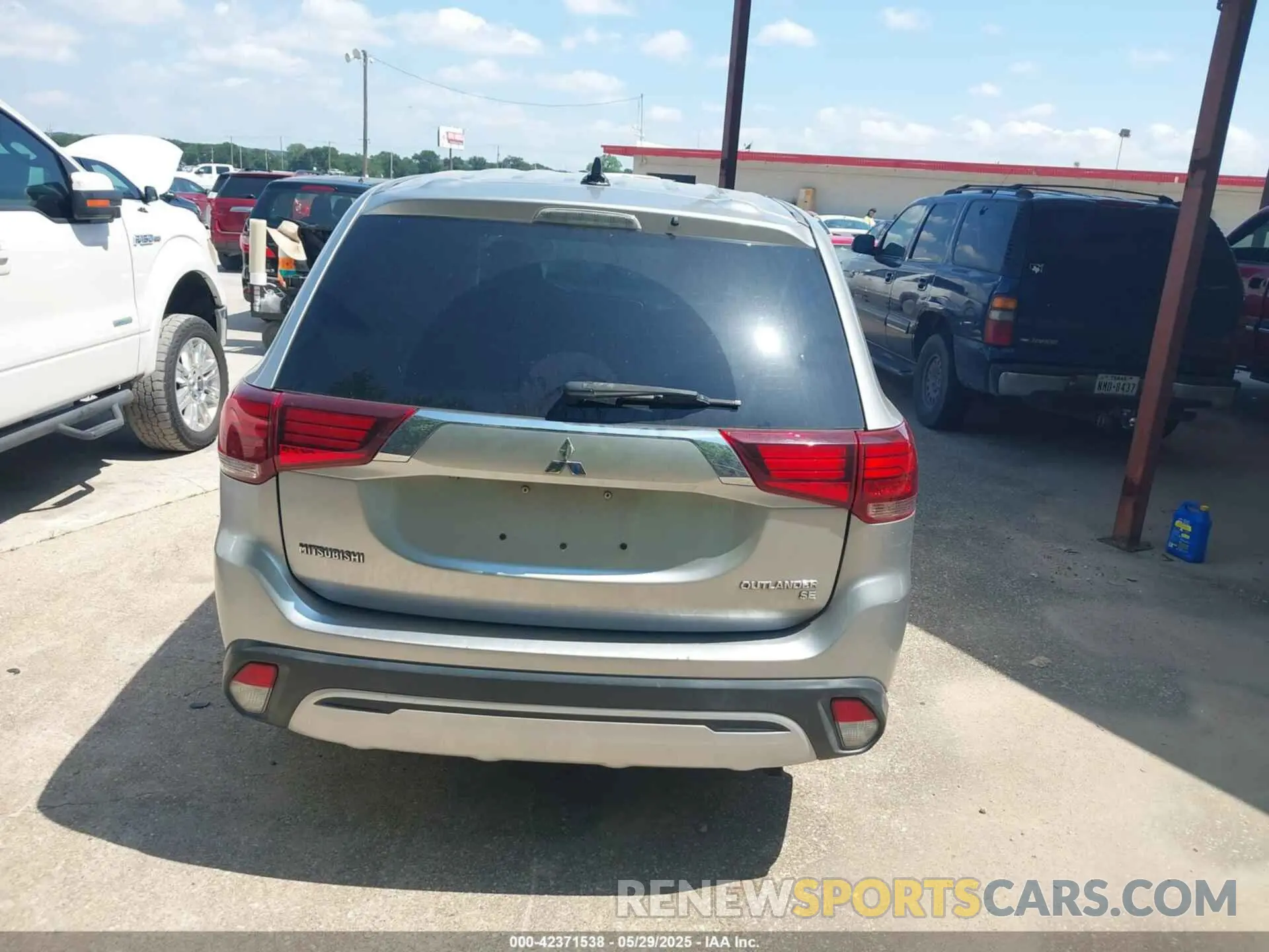 16 Photograph of a damaged car JA4AD3A35KZ033345 MITSUBISHI OUTLANDER 2019