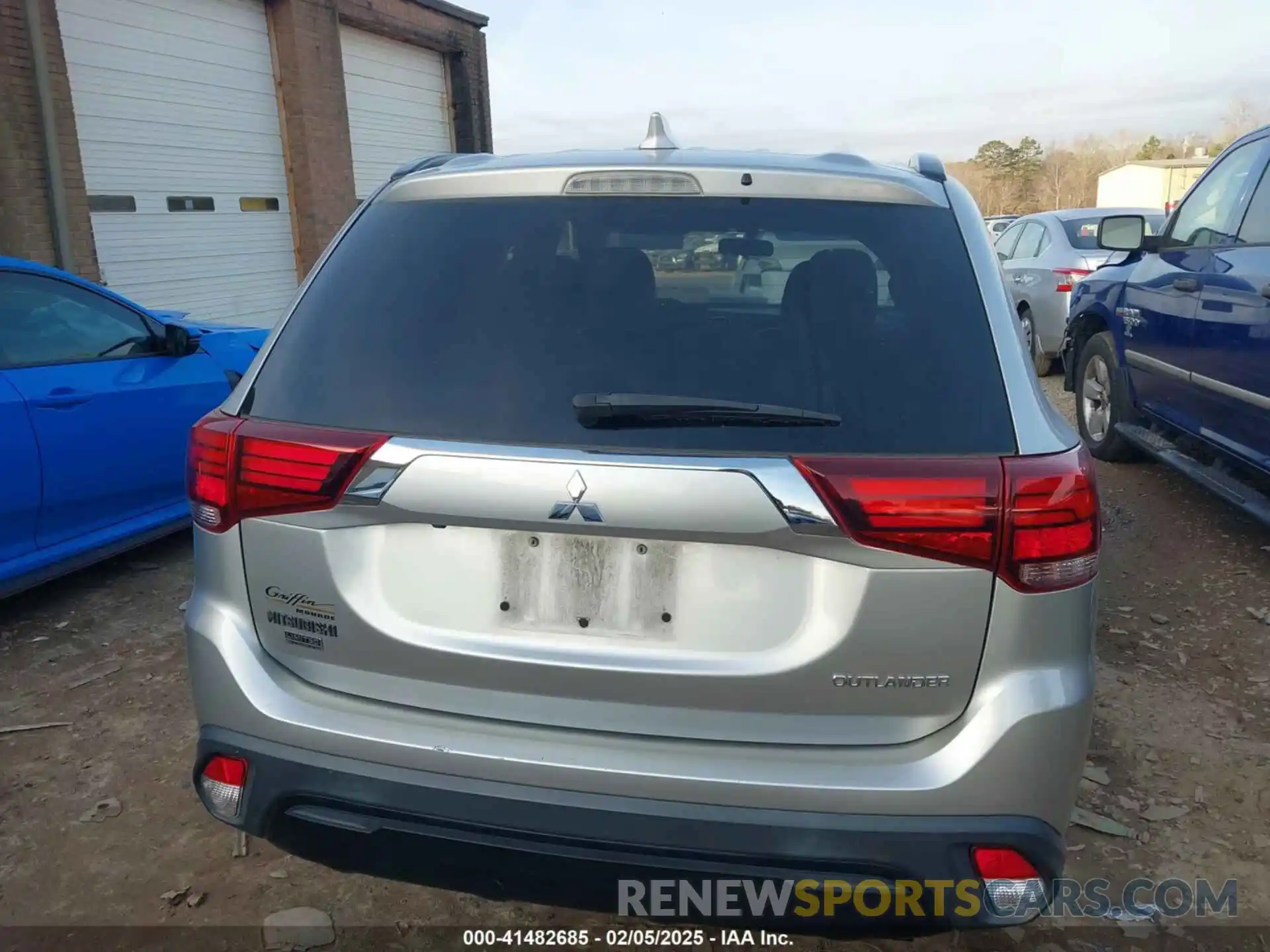 16 Photograph of a damaged car JA4AD3A35KZ038416 MITSUBISHI OUTLANDER 2019