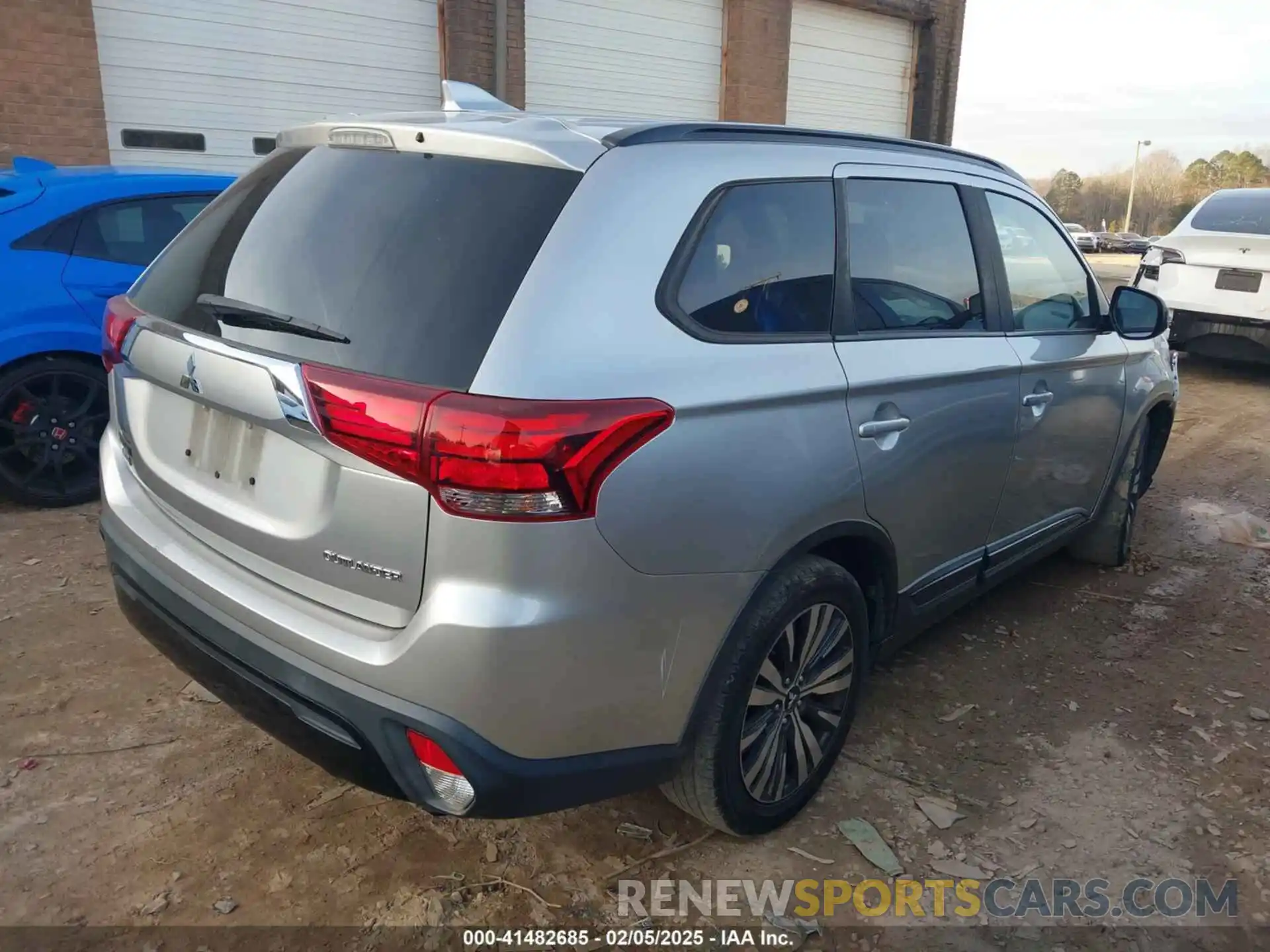 4 Photograph of a damaged car JA4AD3A35KZ038416 MITSUBISHI OUTLANDER 2019