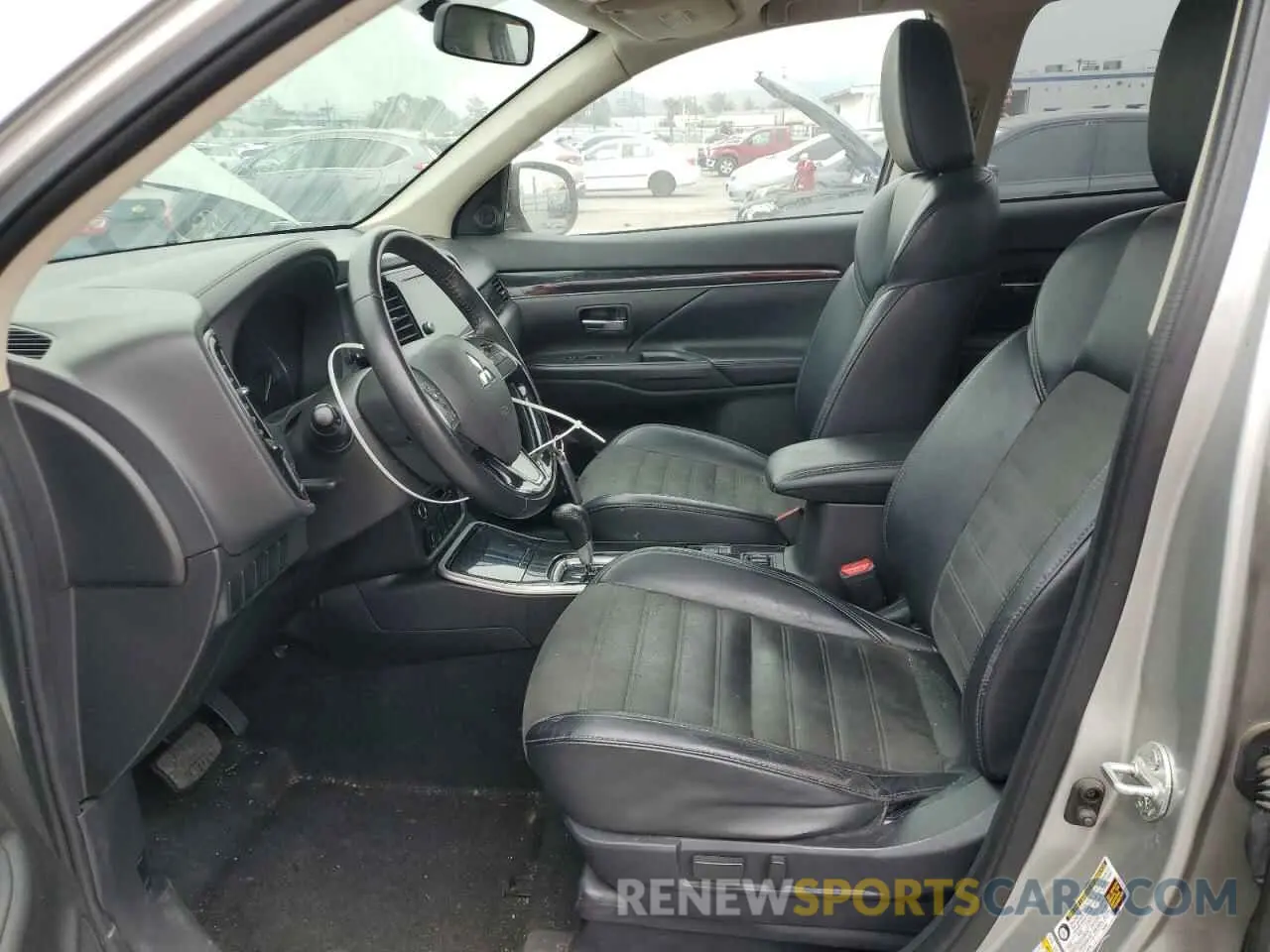 7 Photograph of a damaged car JA4AD3A35KZ043079 MITSUBISHI OUTLANDER 2019