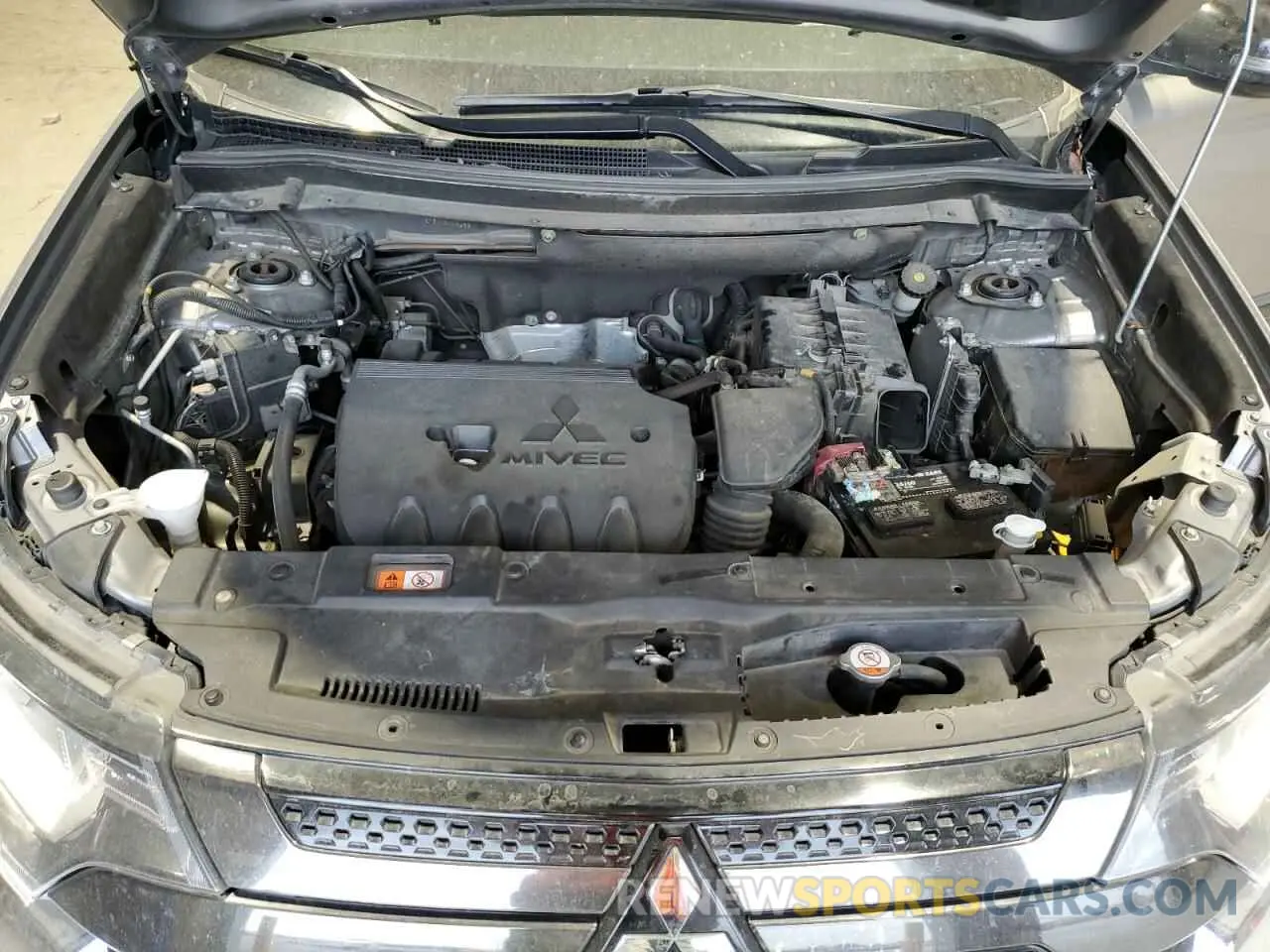 12 Photograph of a damaged car JA4AD3A35KZ049688 MITSUBISHI OUTLANDER 2019