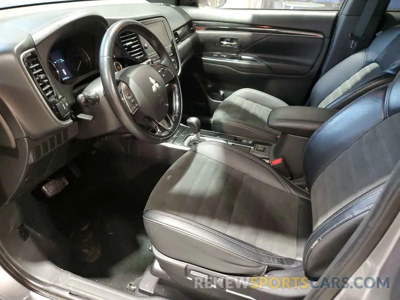 7 Photograph of a damaged car JA4AD3A35KZ049688 MITSUBISHI OUTLANDER 2019