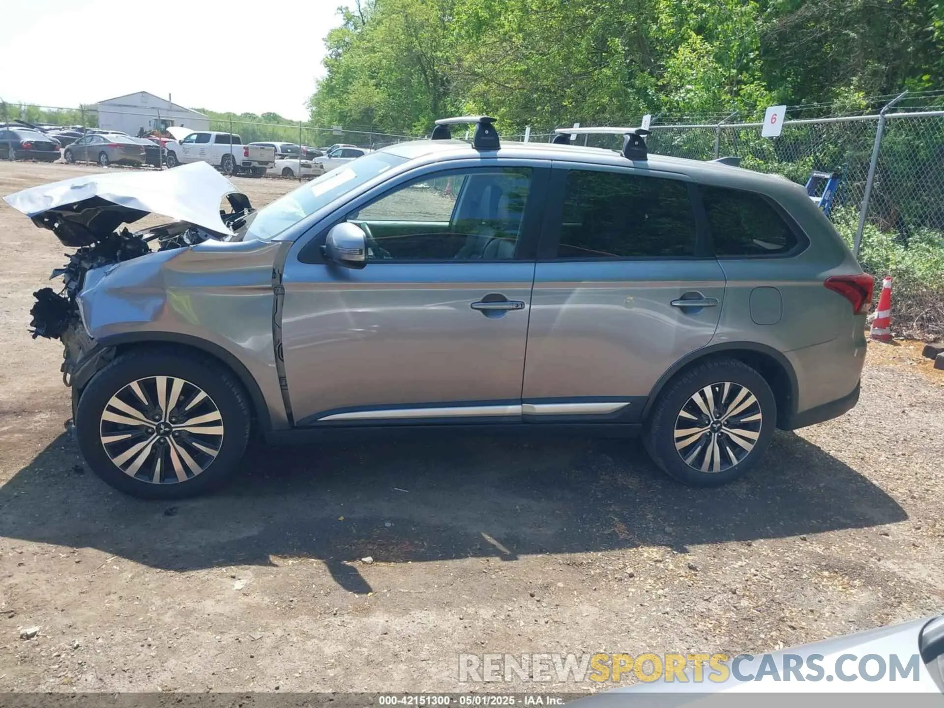 14 Photograph of a damaged car JA4AD3A35KZ051733 MITSUBISHI OUTLANDER 2019