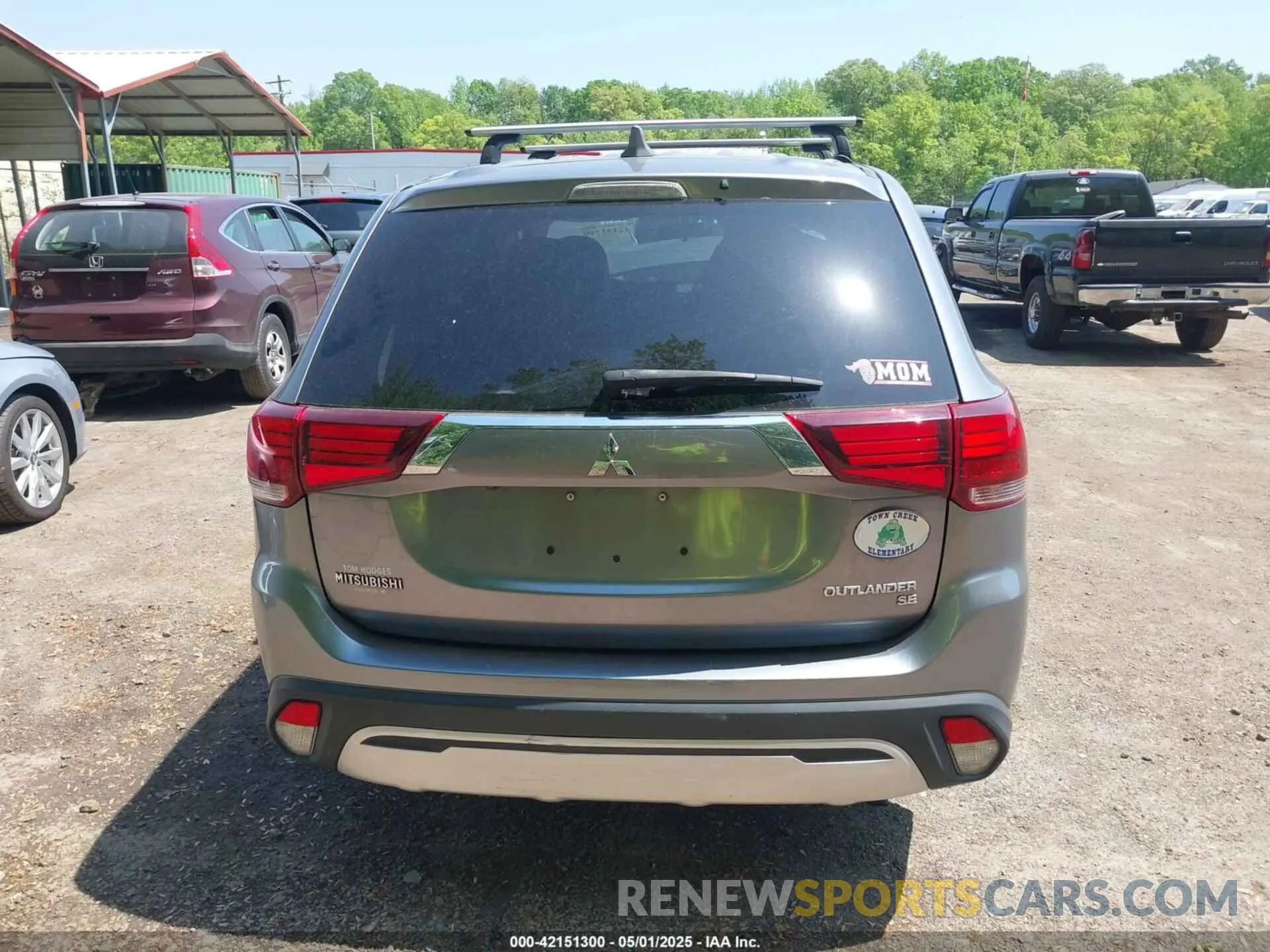 16 Photograph of a damaged car JA4AD3A35KZ051733 MITSUBISHI OUTLANDER 2019