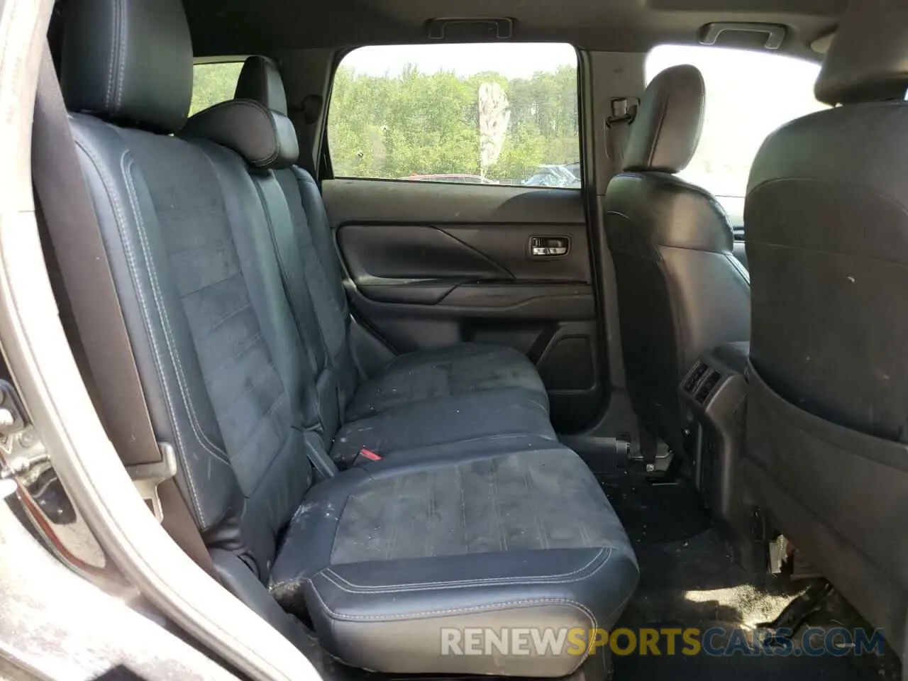 11 Photograph of a damaged car JA4AD3A36KZ028641 MITSUBISHI OUTLANDER 2019